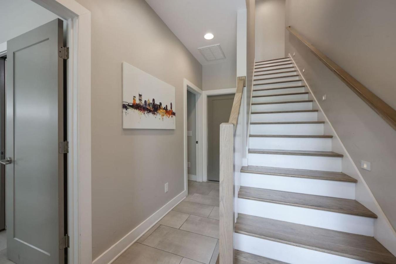 Two Townhomes - Hot Tubs And Rooftop Balconies Holiday home Nashville