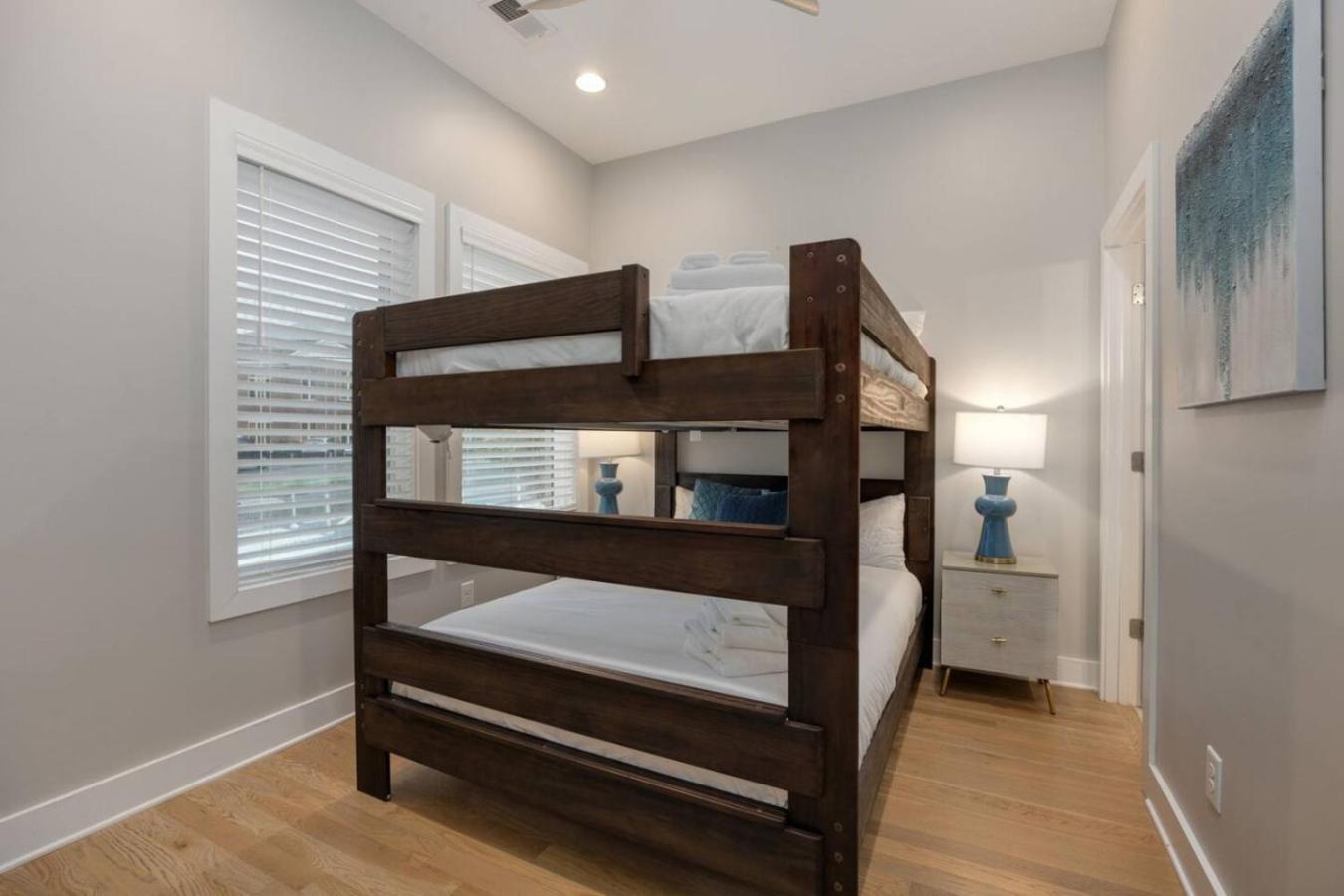 Two Townhomes Rooftop Lounges With Skyline Views * Nashville