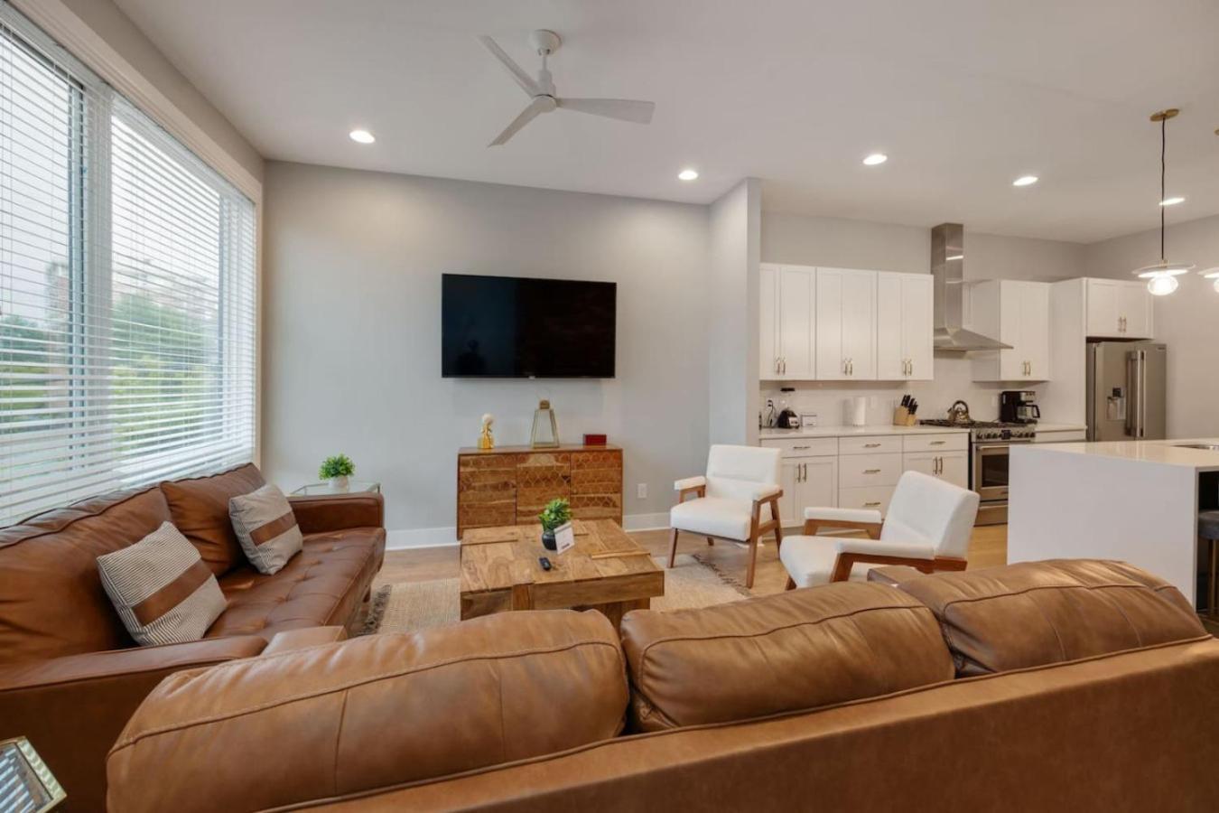 Holiday home Two Townhomes Rooftop Lounges With Skyline Views *