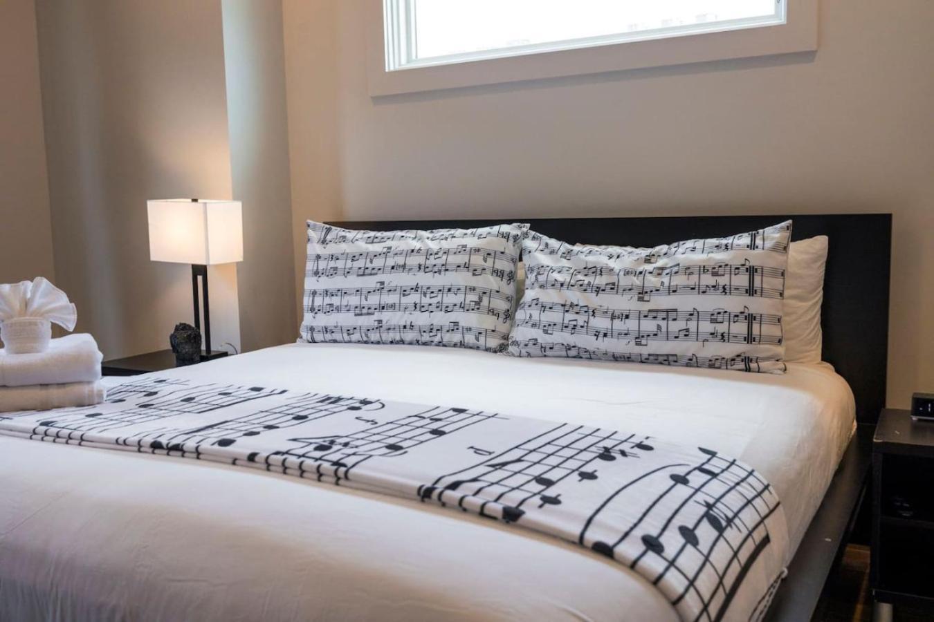 Luxury Double Townhomes With Two Huge Sky Rooftops *