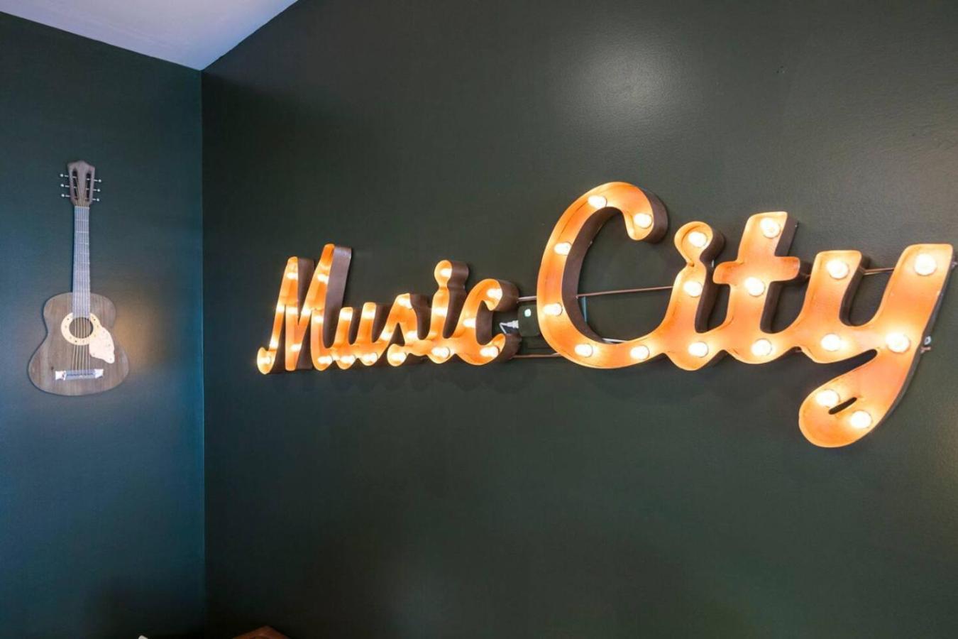 Luxury Double Townhomes With Two Huge Sky Rooftops Holiday home Nashville