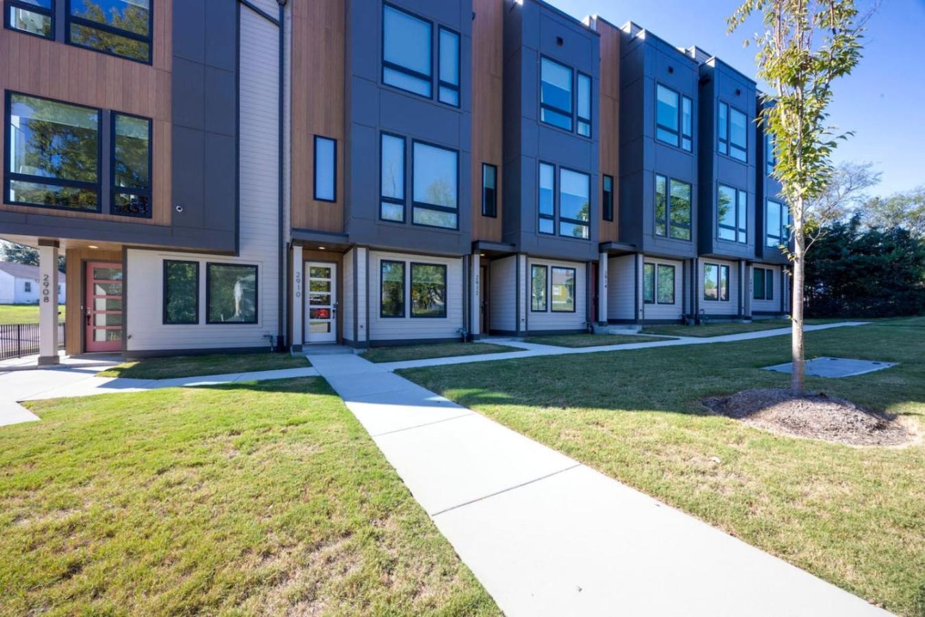 Music Abode And Cowgirl Up Dual Townhomes Holiday home Nashville