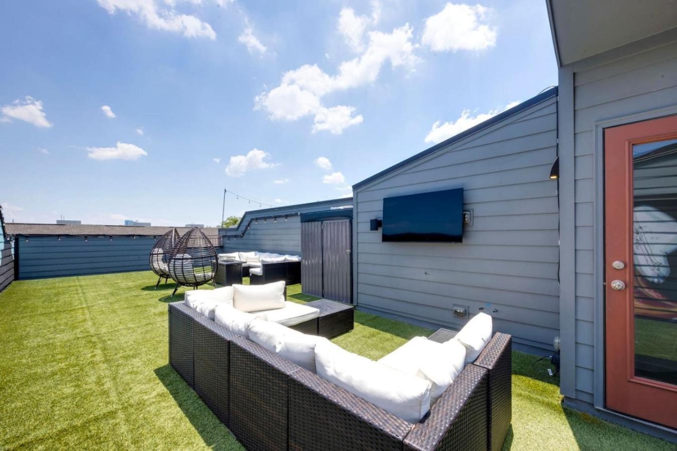 Holiday home Luxury Double Townhomes With Two Huge Sky Rooftops *