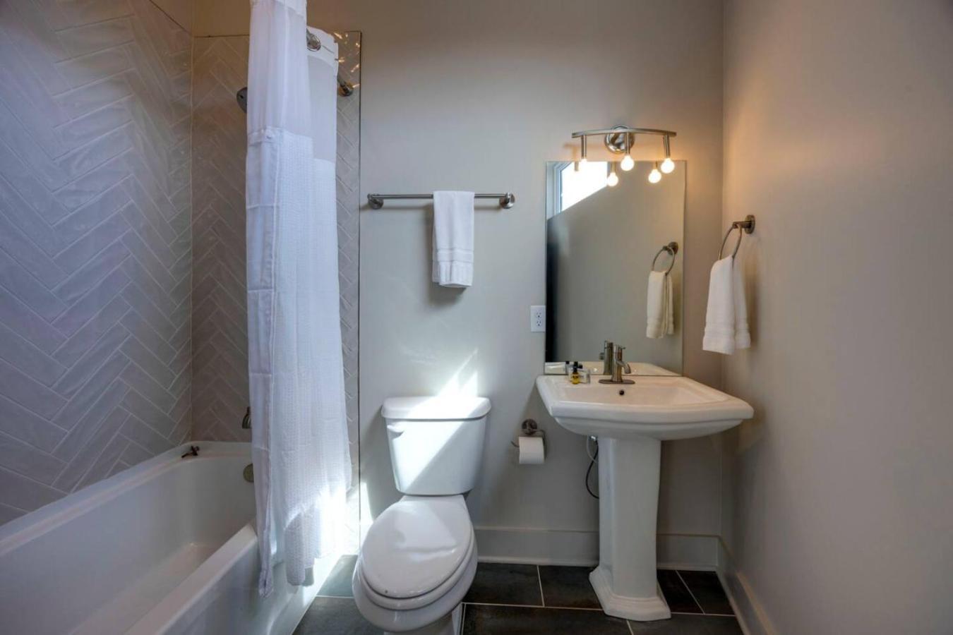 Music Abode And Cowgirl Up Dual Townhomes Nashville