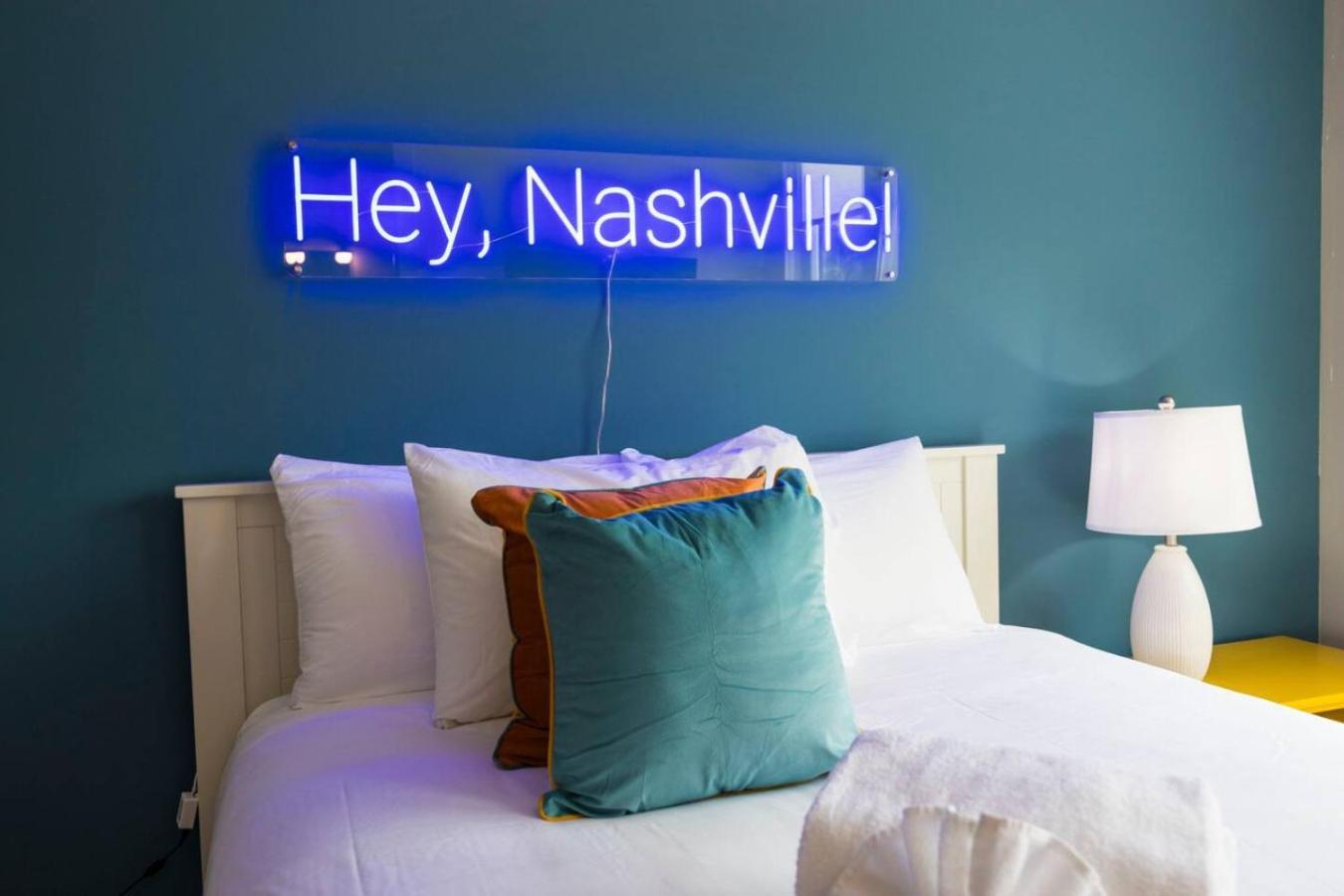 Hey Dolly Denim Dual Townhomes Holiday home Nashville