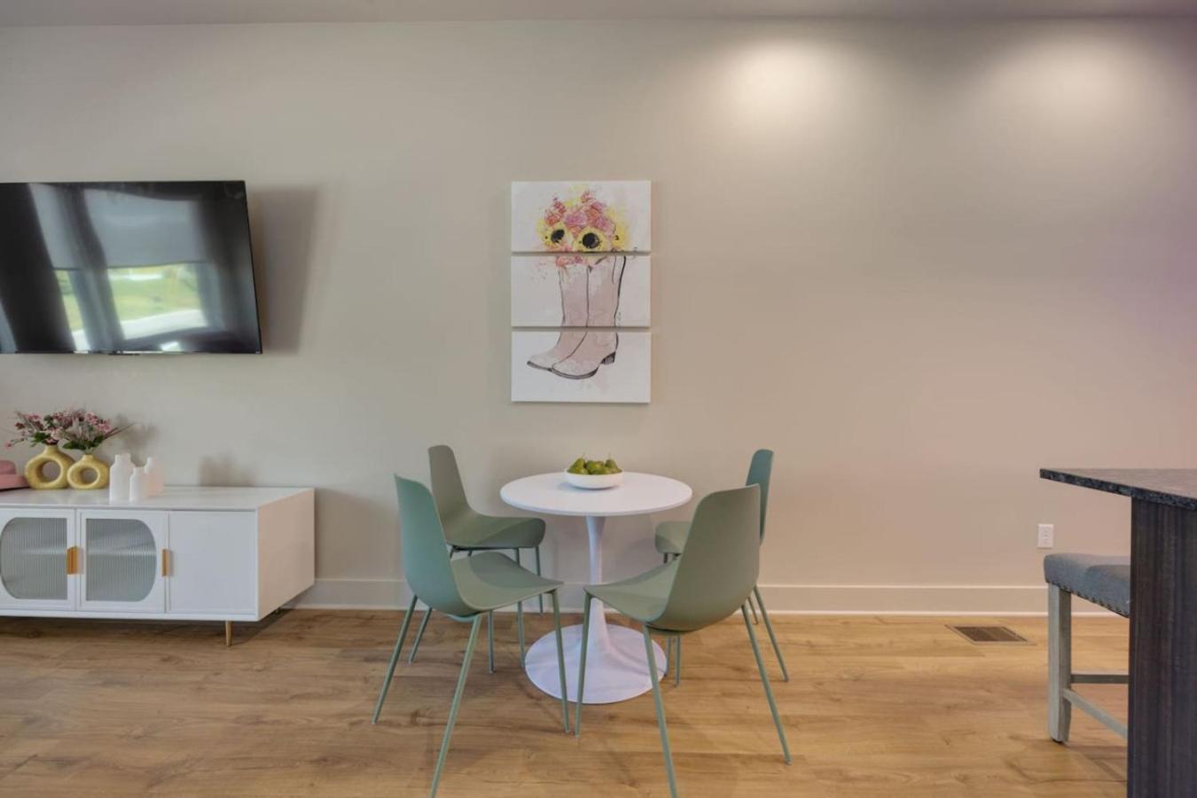 Holiday home Music Abode And Cowgirl Up Dual Townhomes Nashville