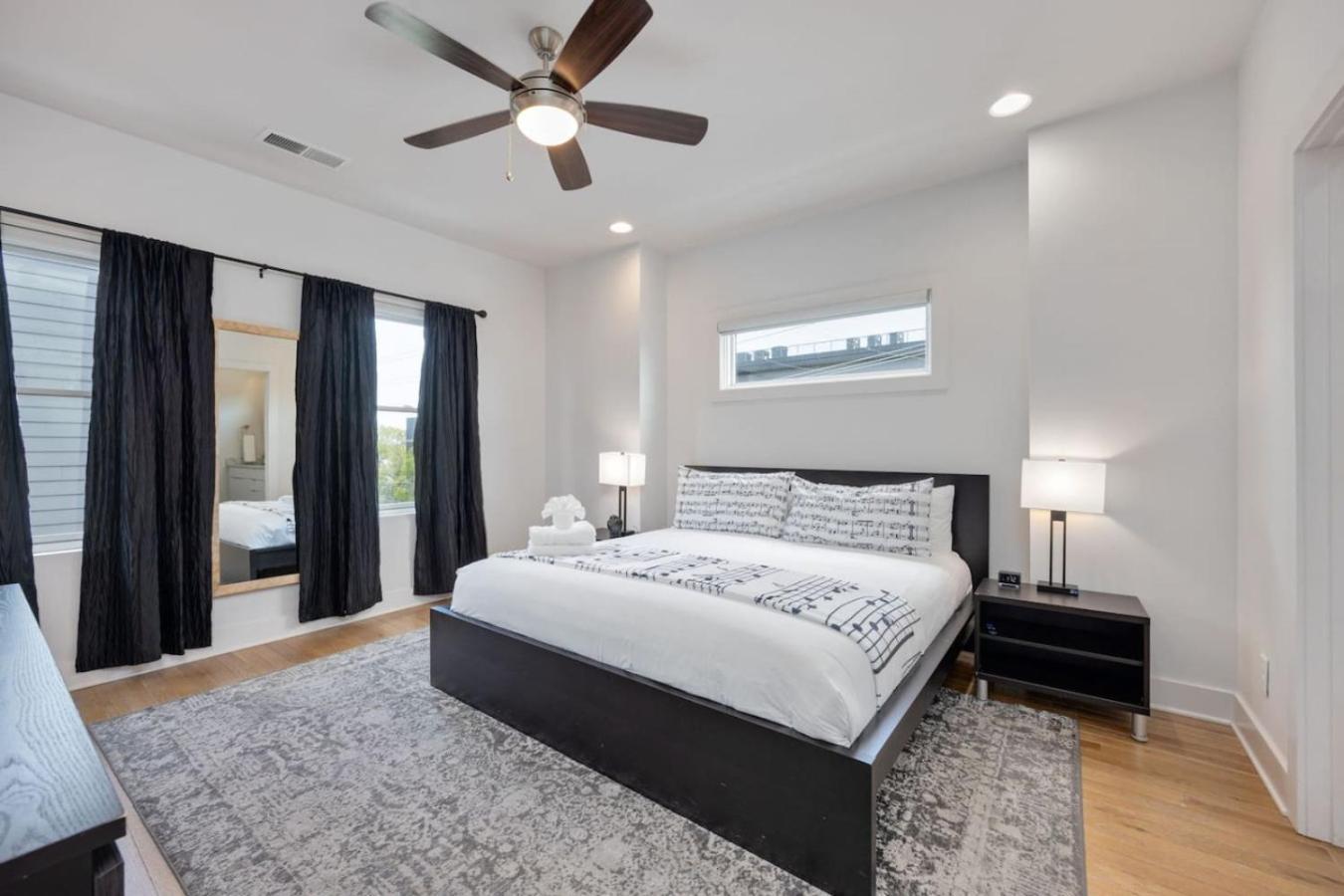 Luxury Double Townhomes With Two Huge Sky Rooftops Holiday home Nashville