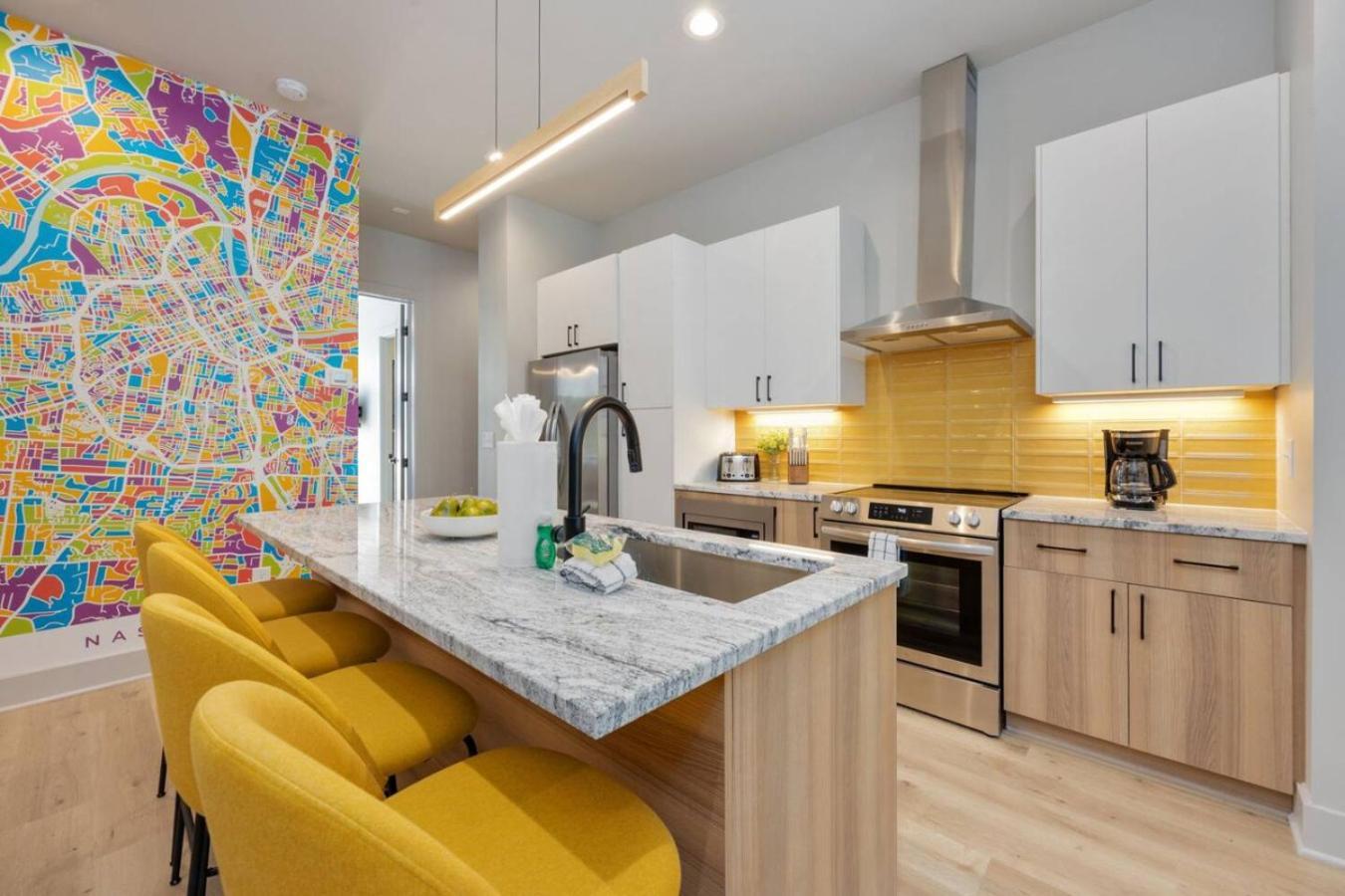 Hey Dolly Denim Dual Townhomes Holiday home Nashville