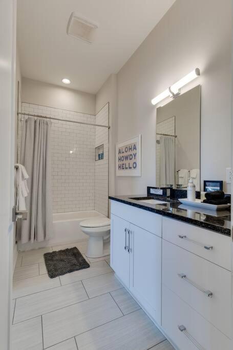 West End 4 Bd,4bath Walk To Bars-close To Broadway Apartment