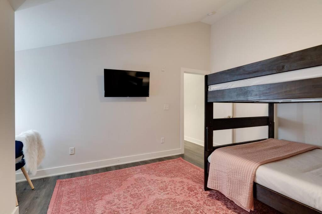 Apartment West End 4 Bd,4bath Walk To Bars-close To Broadway *