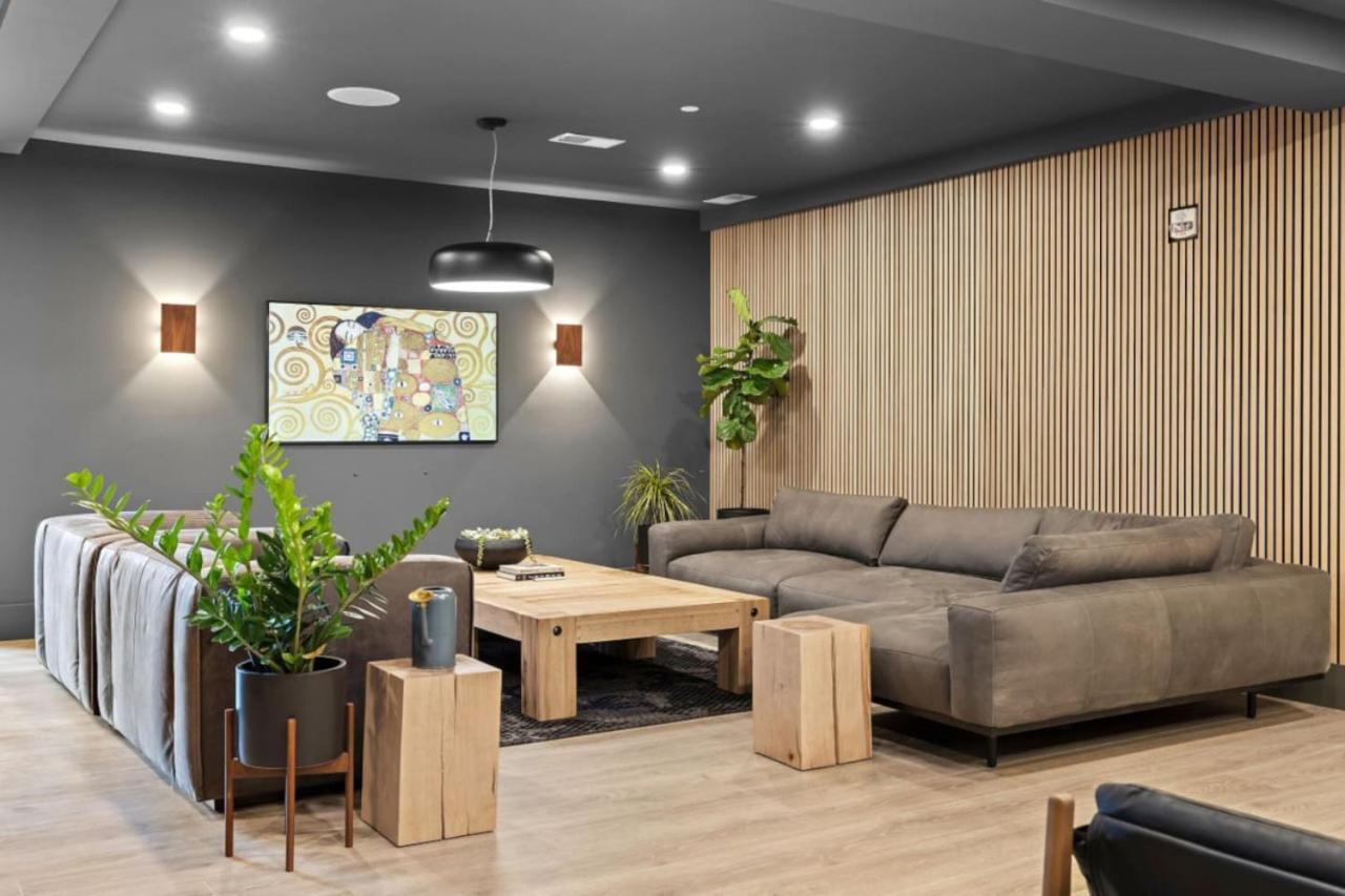 Holiday home Skyline Glory - With Pool In Downtown *