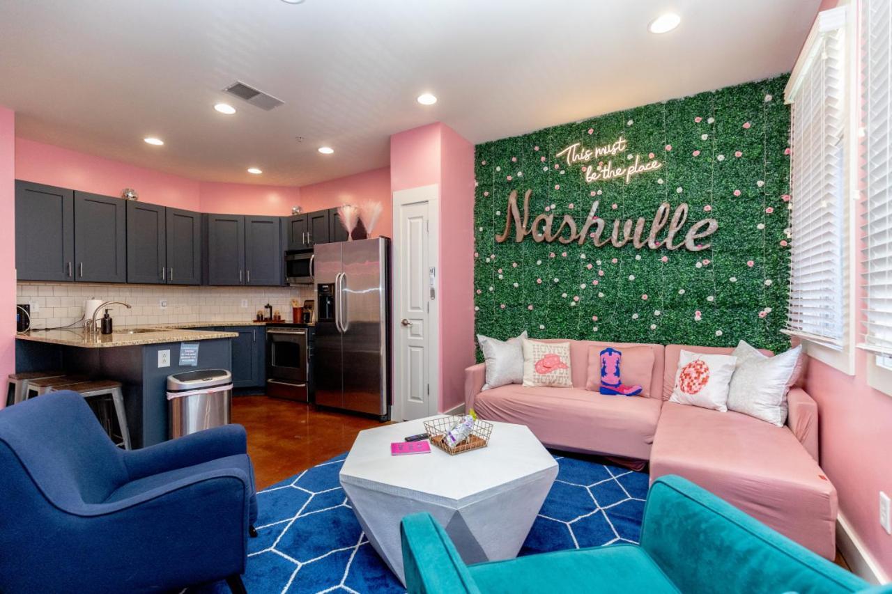 Apartment Pink Party Nashville-near Music Row Free Parking *