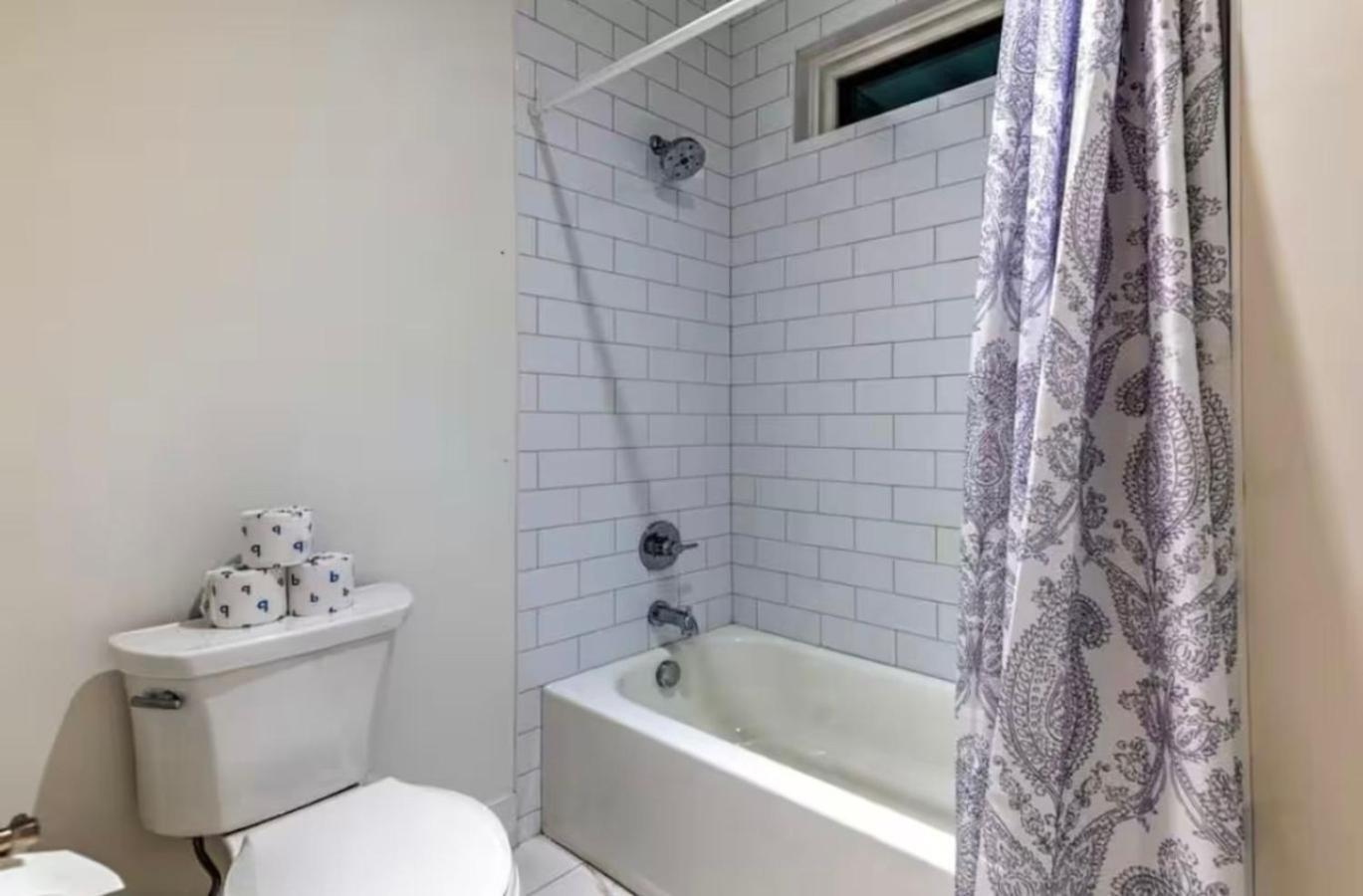 Holiday home New 4bdrm House With Views, Pool Table, 5min To Downtown! Sleeps 22!