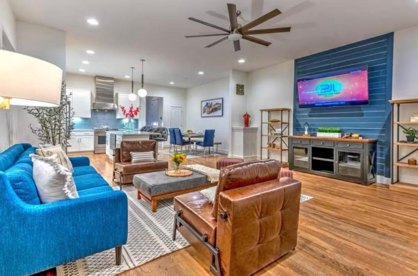 New 4bdrm House With Views, Pool Table, 5min To Downtown! Sleeps 22! Nashville