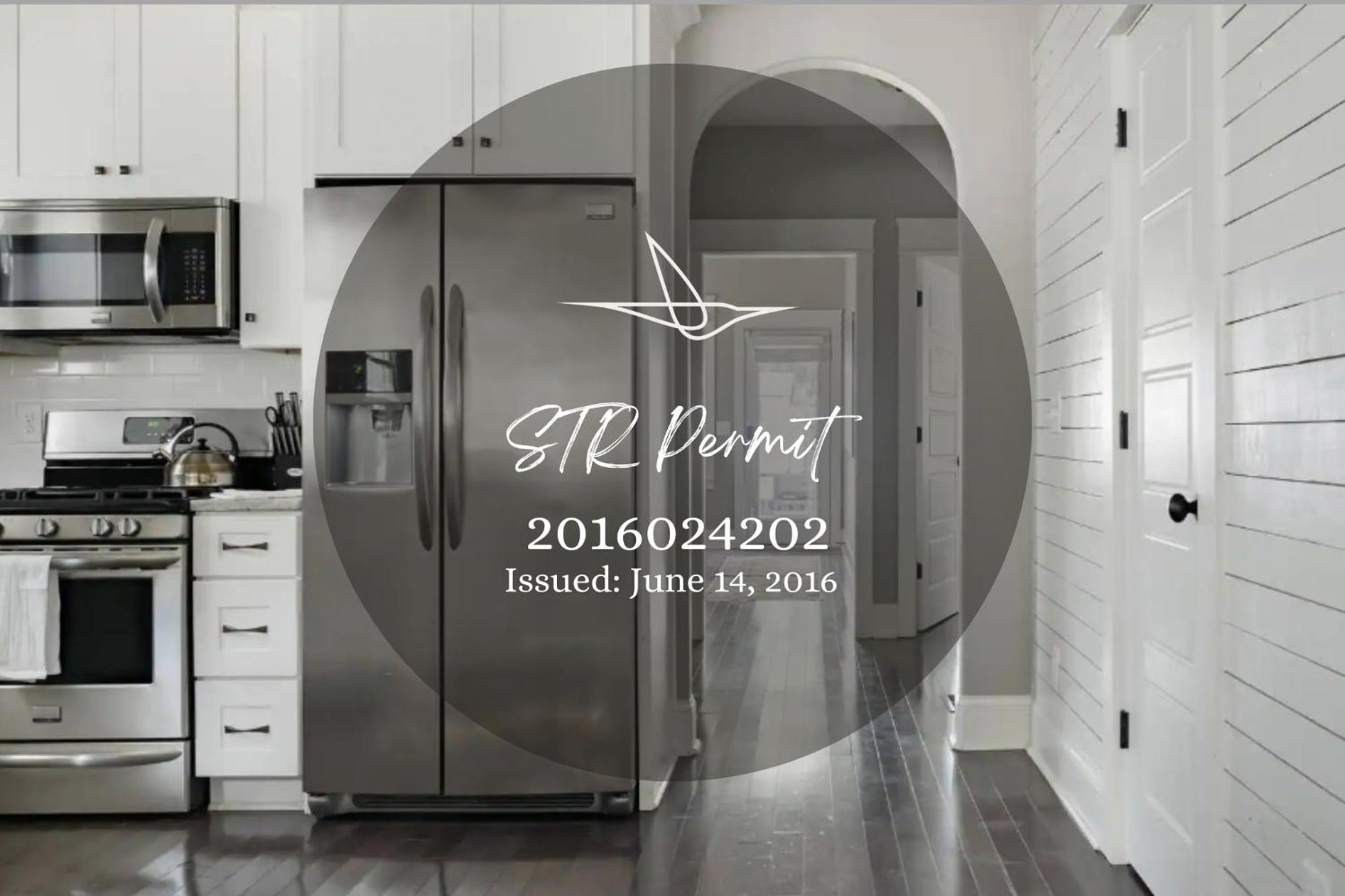 Holiday home 1-story Family With Fenced Yard, Grill, Parking, Sleeps 10, 5 Mins To Five Points & Nissan Stadium, Smart Tvs, Pet-friendly Yard, Patio For Bbqs, Ideal Getaway For Families, 24 Hr Hospitality *