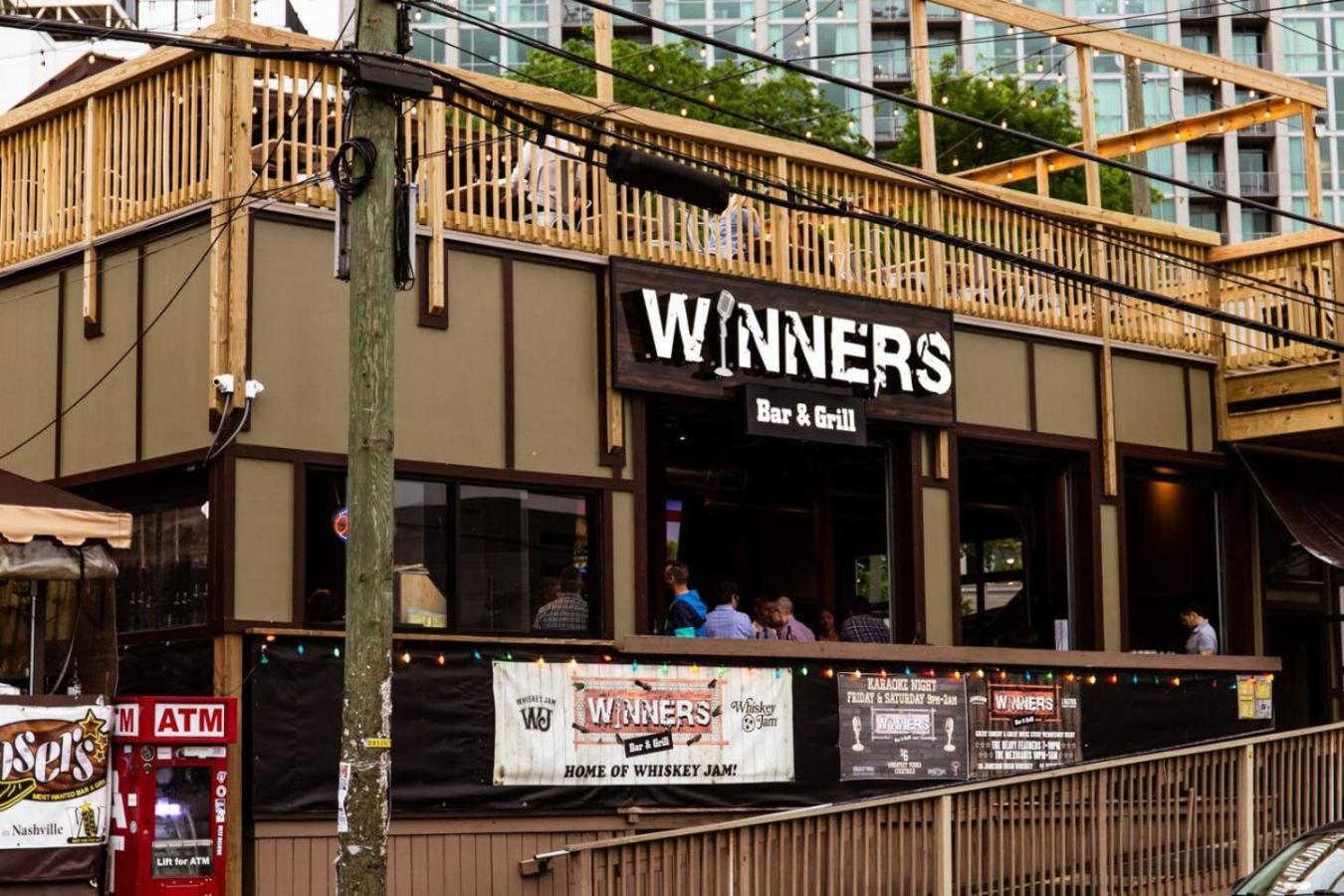 Pool, Walk Restaurants Bars On Famous Music Row * Nashville