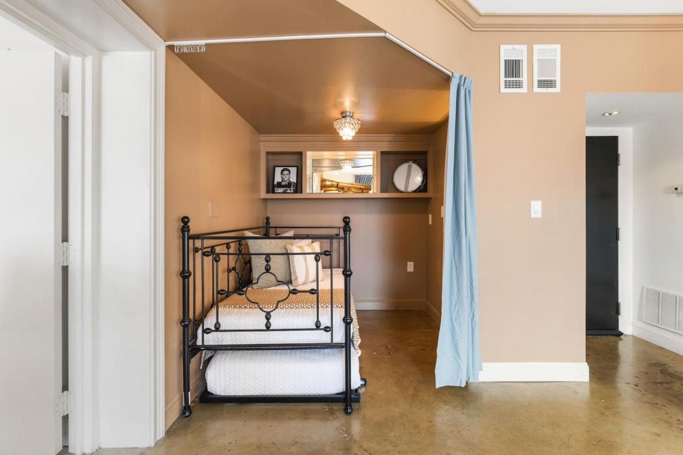 Holiday home Pool, Walk Restaurants Bars On Famous Music Row