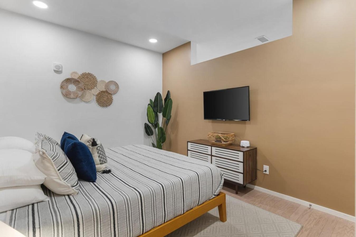 Luxury Riverview With Patio Walk To Broadway Holiday home *