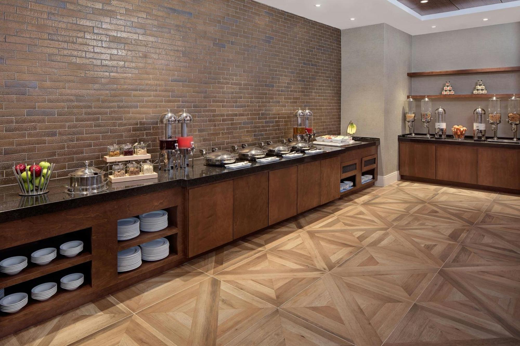 Hotel Airport Marriott 4*