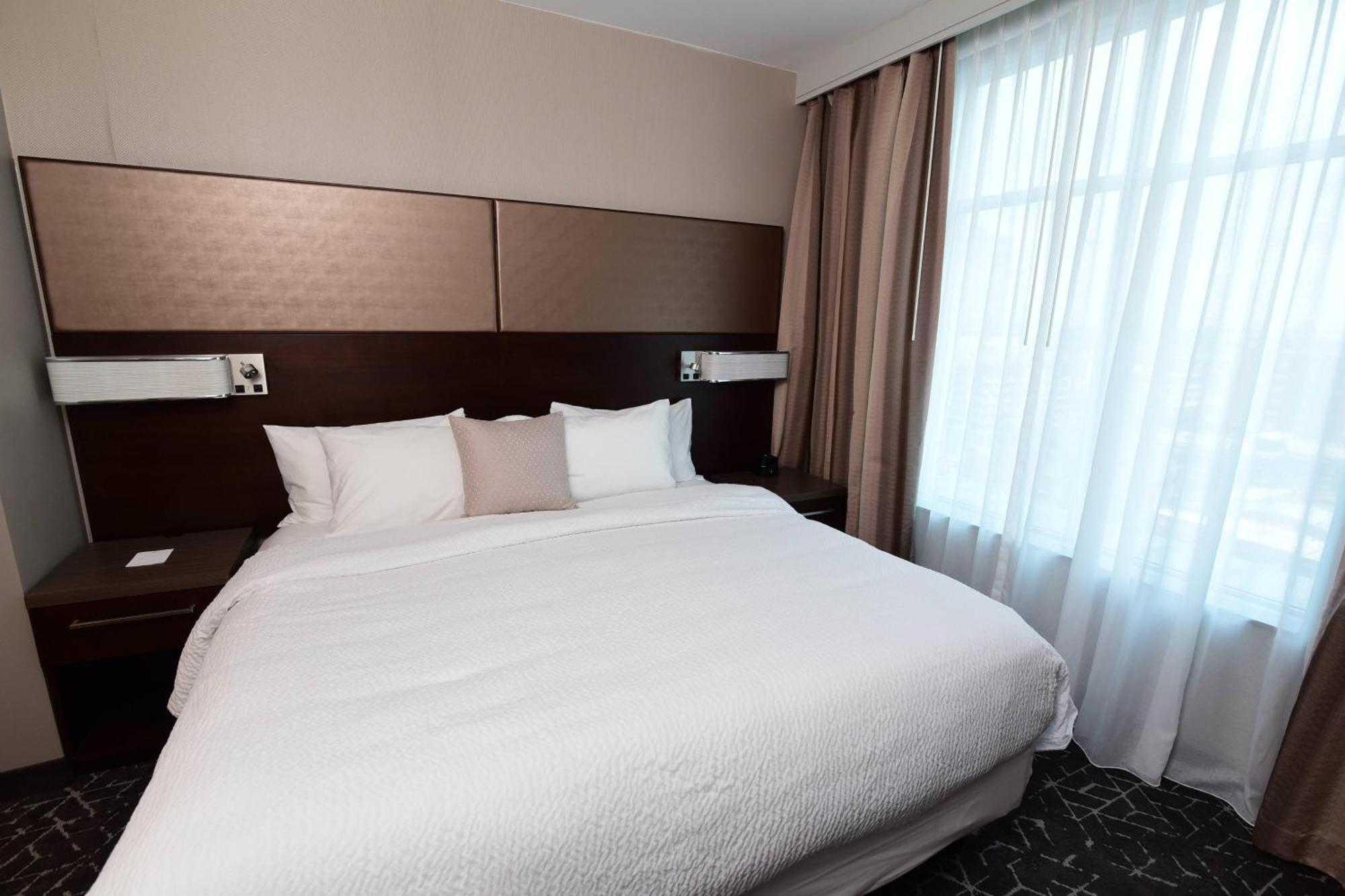 By Marriott Downtown/convention Center 3*