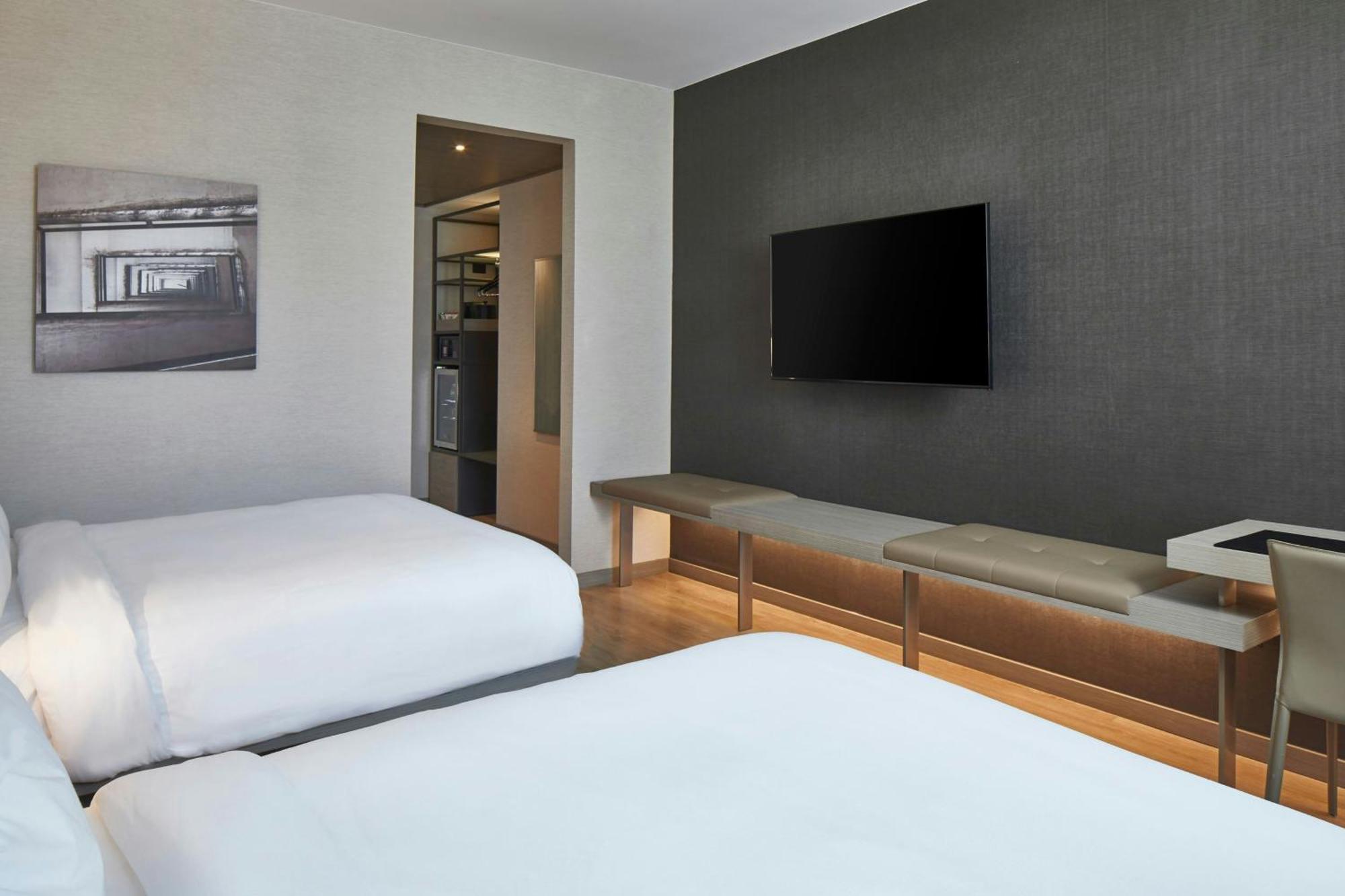 Ac Downtown 4*