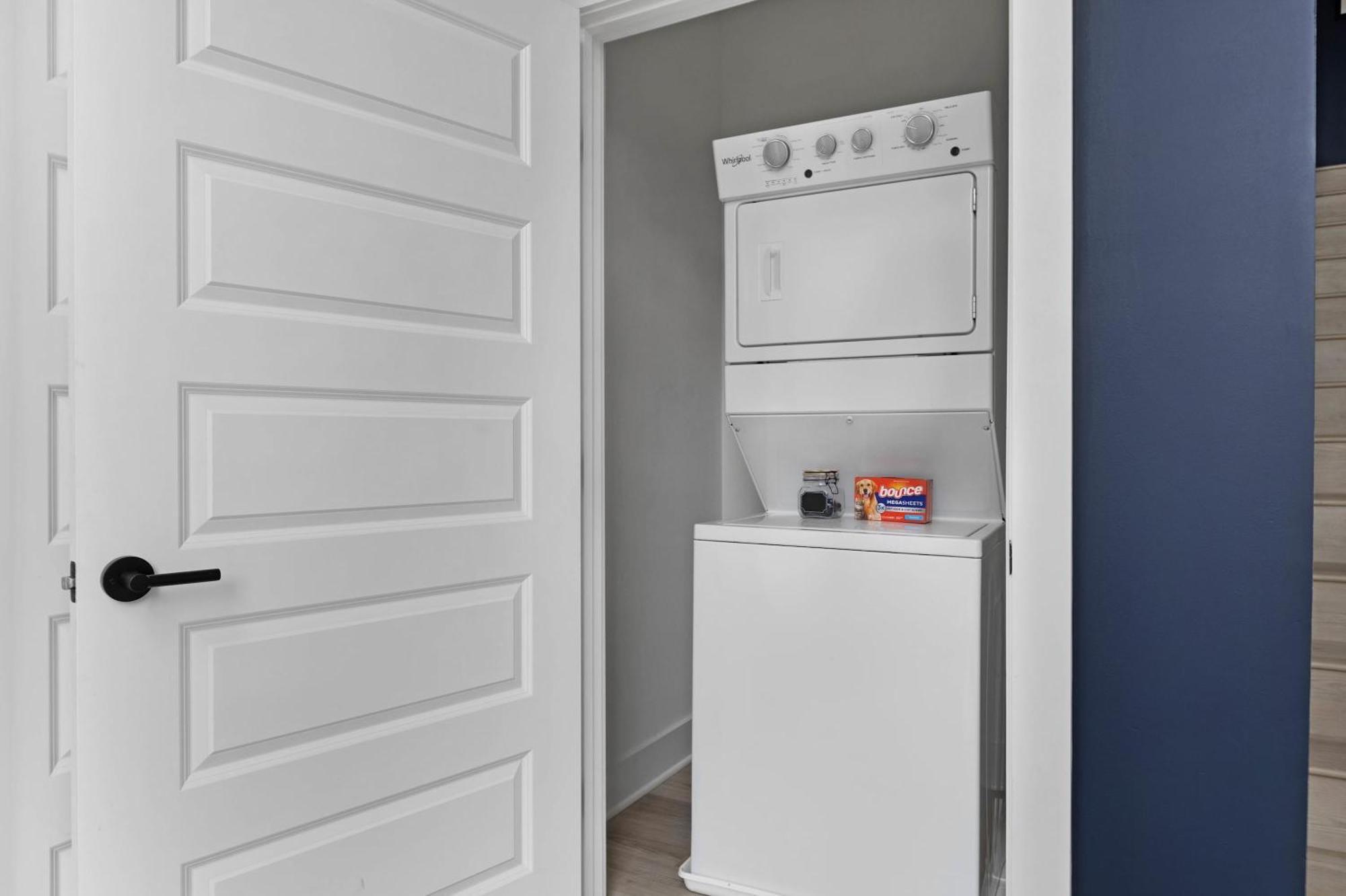 The Iris - Walk To Dining And Nightlife Rooftop! Holiday home *