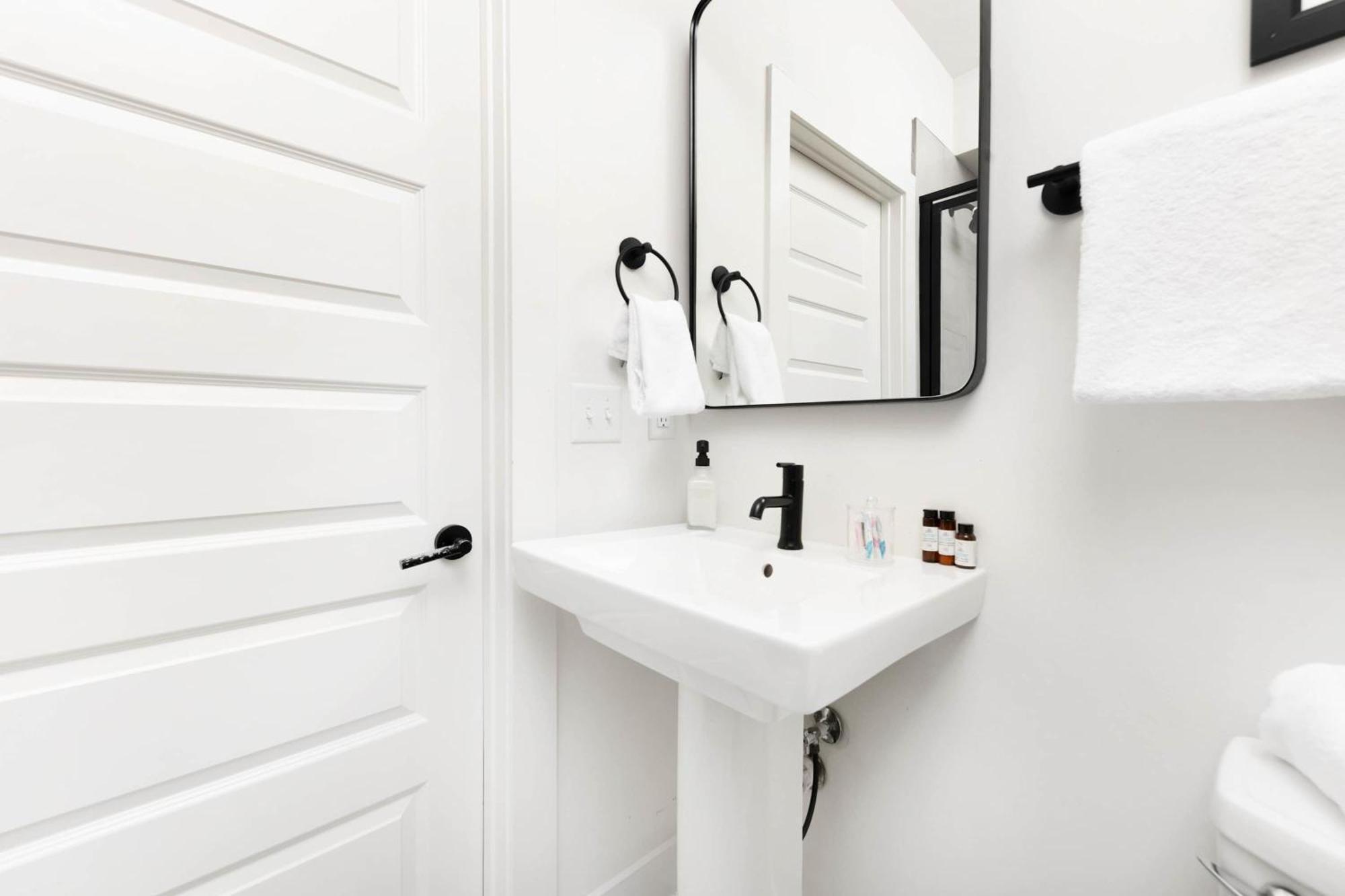 The Aster - Rooftop Patio 2 Miles To Broadway Holiday home