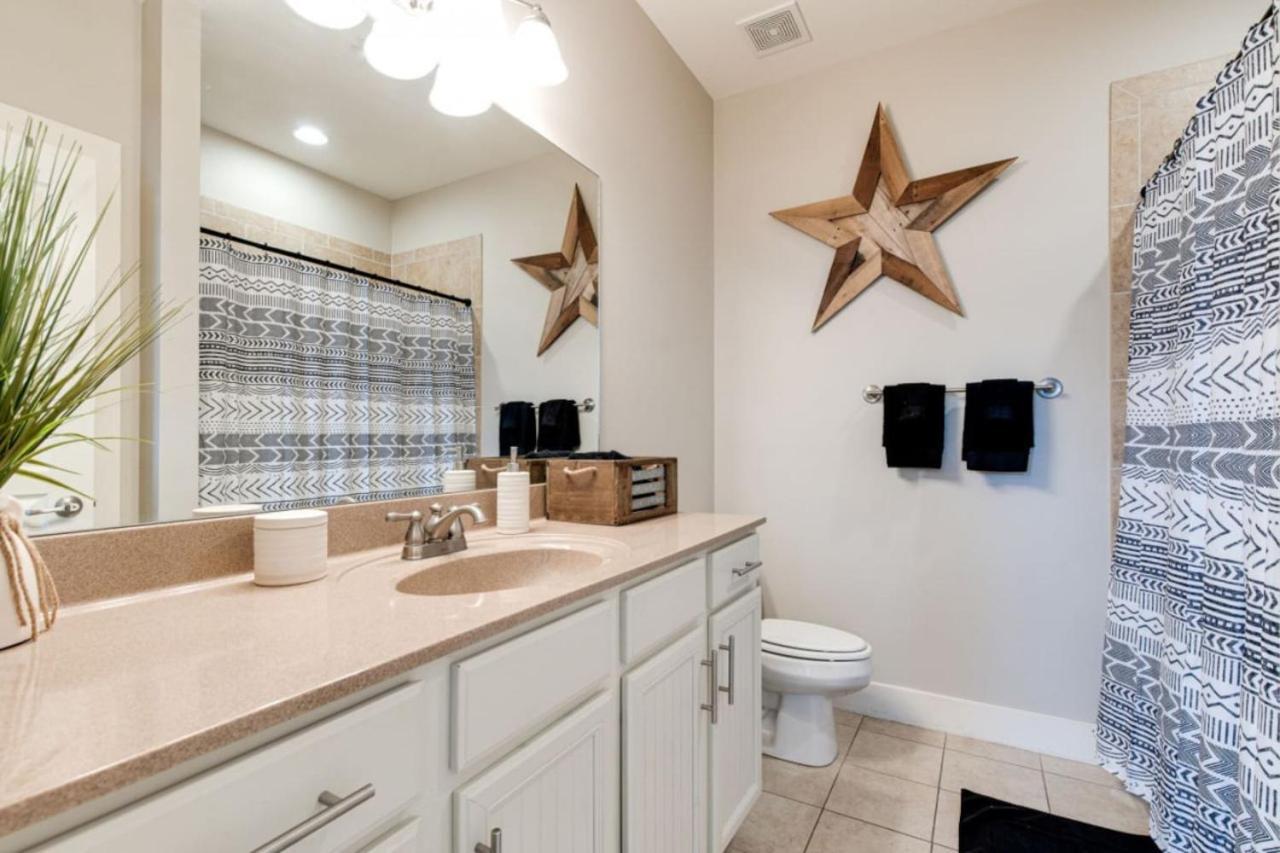 Holiday home Star Studded - Near Music Row- Private Balcony *