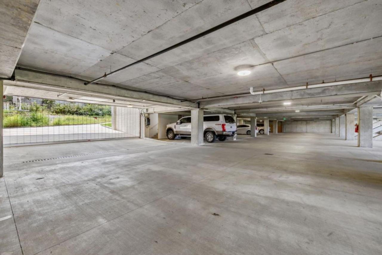 On The River - River Views Walk To Broadway *