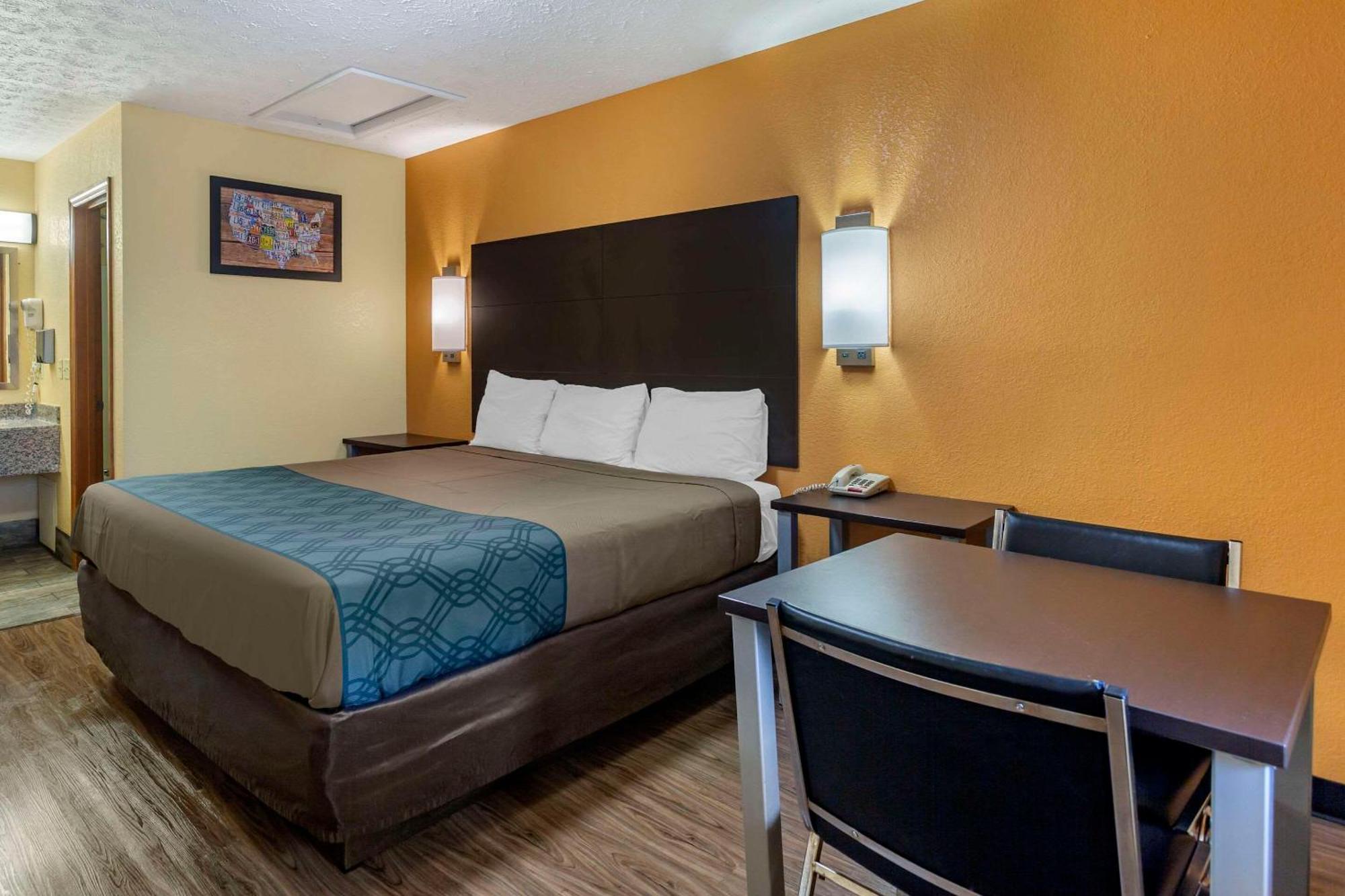 Econo North - Opryland 2*