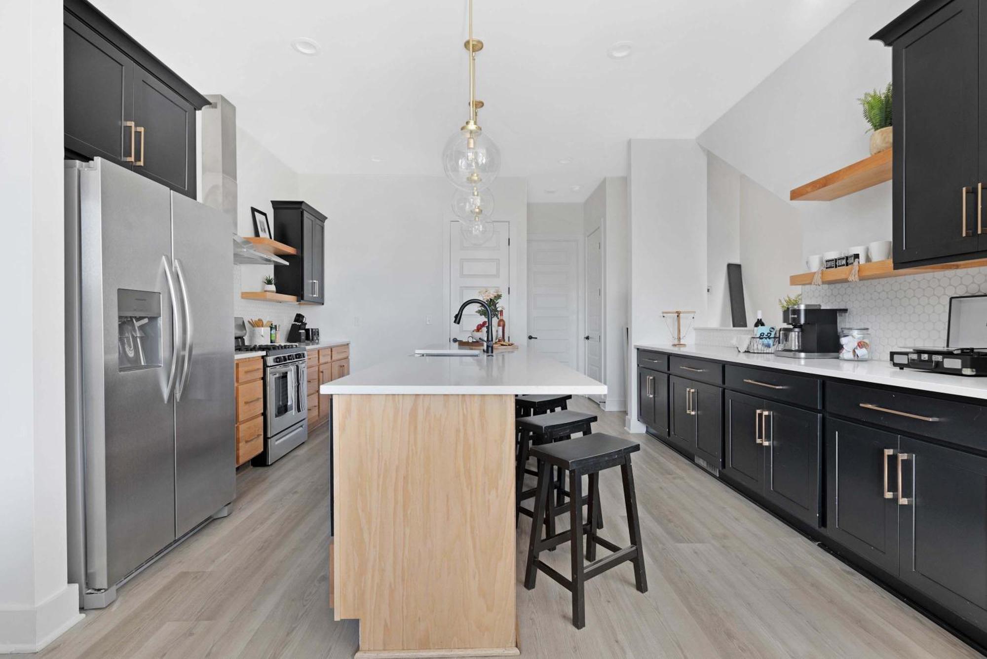 Holiday home The Sunflower - Mins To Broadway And Rooftop Patio! *