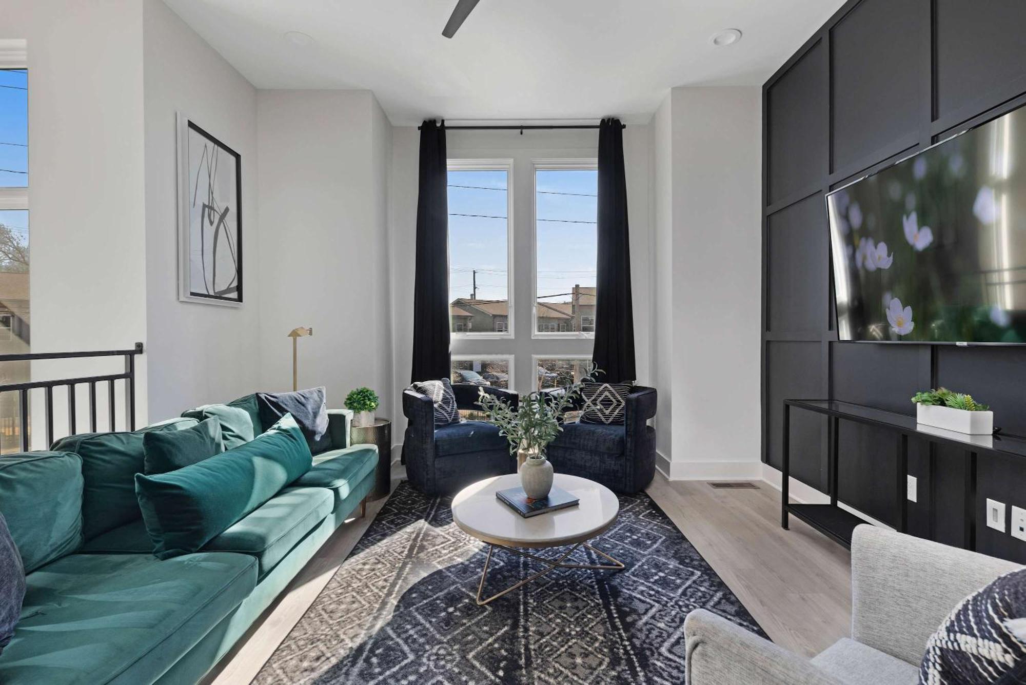 The Sunflower - Mins To Broadway And Rooftop Patio! Holiday home *