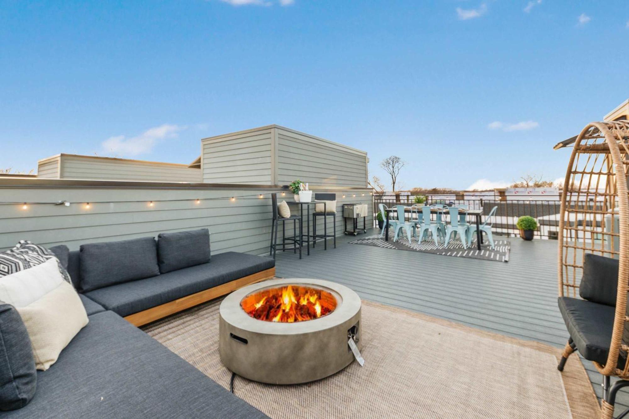 The Trillium - Beautifully Designed With Rooftop Holiday home Nashville