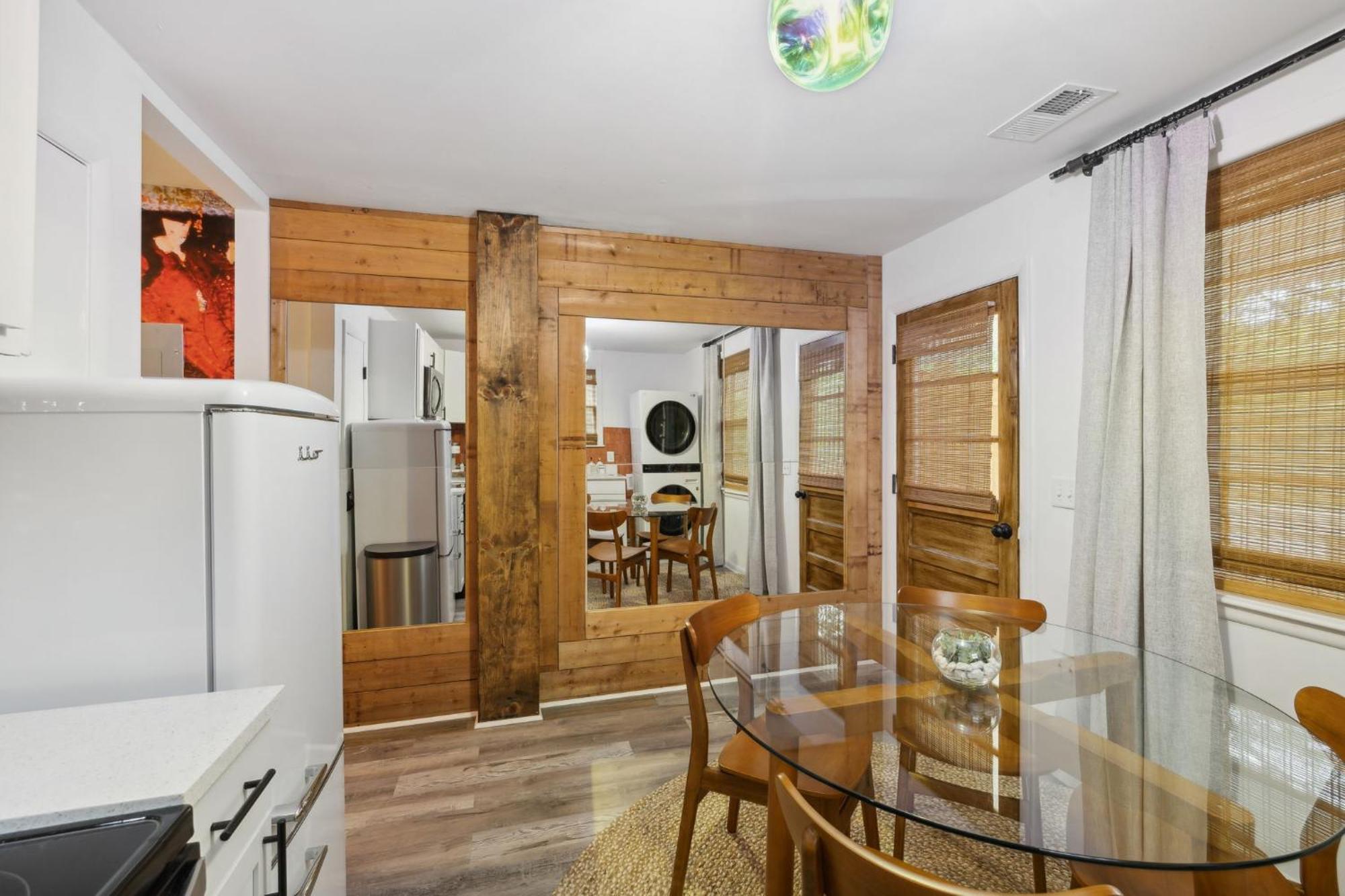 Vibey Unit In Duplex * Nashville