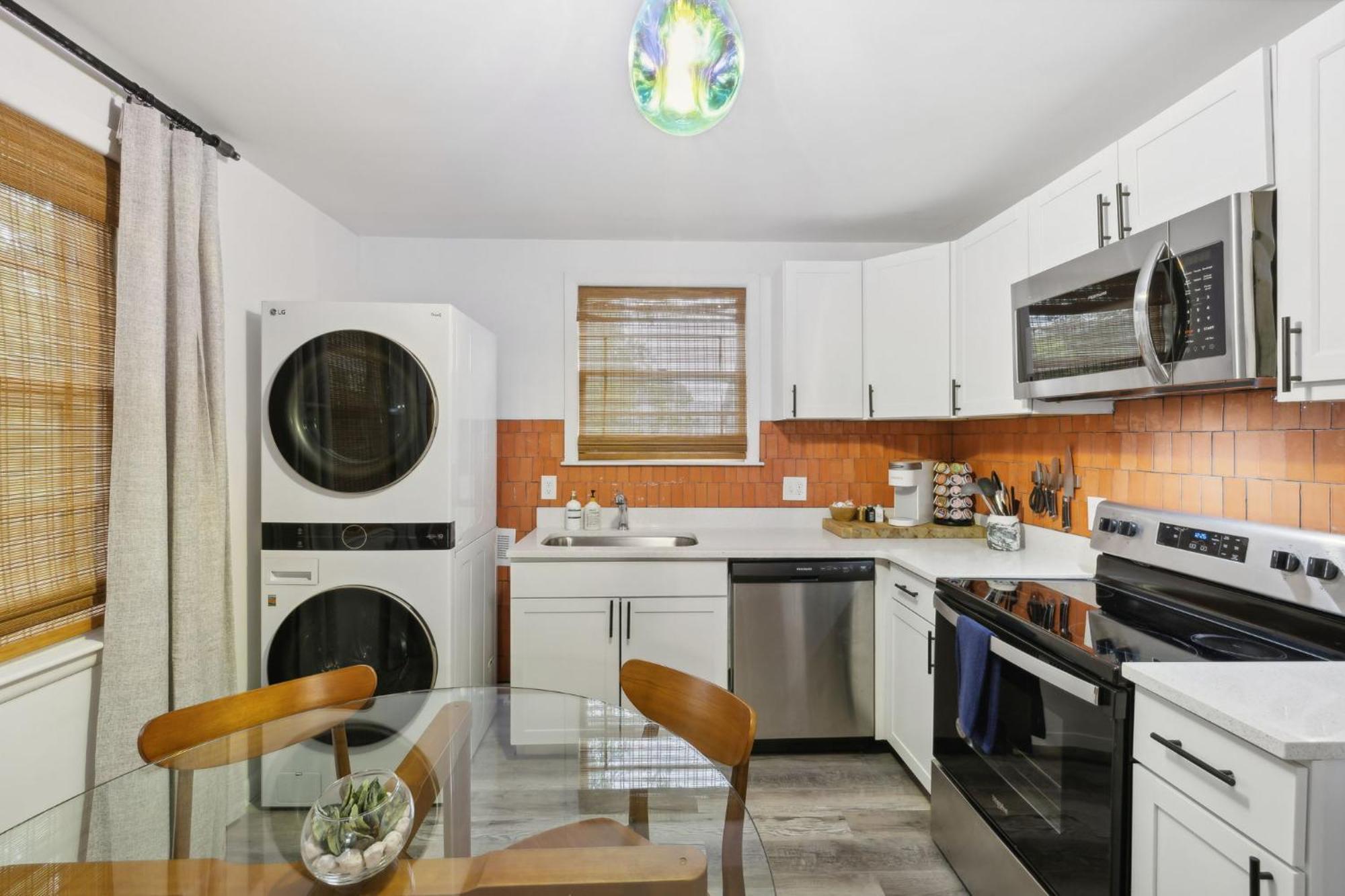 Vibey Unit In Duplex Apartment Nashville