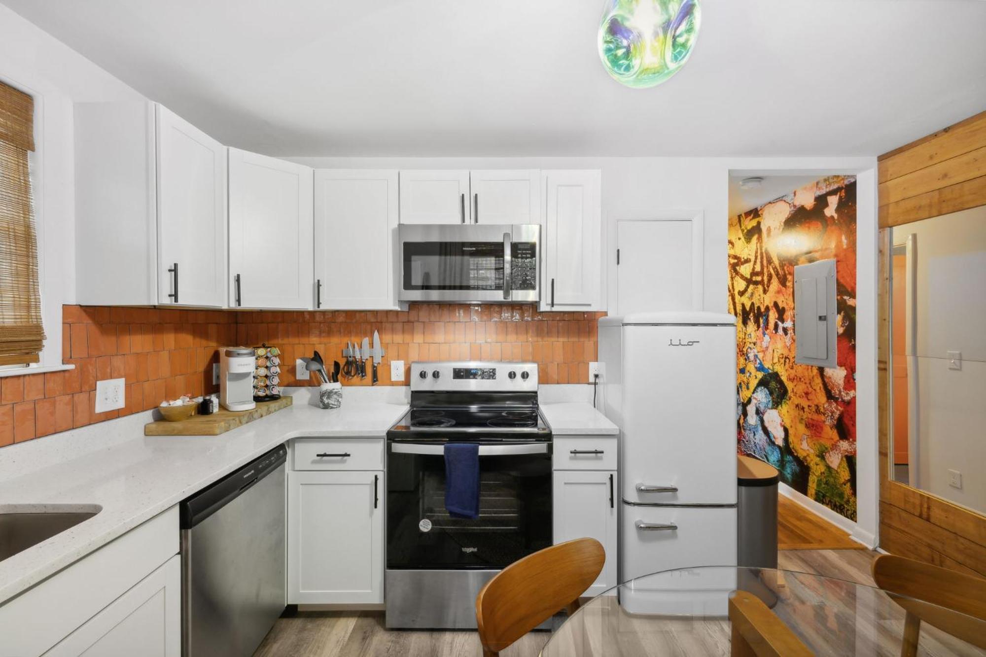 Apartment Vibey Unit In Duplex