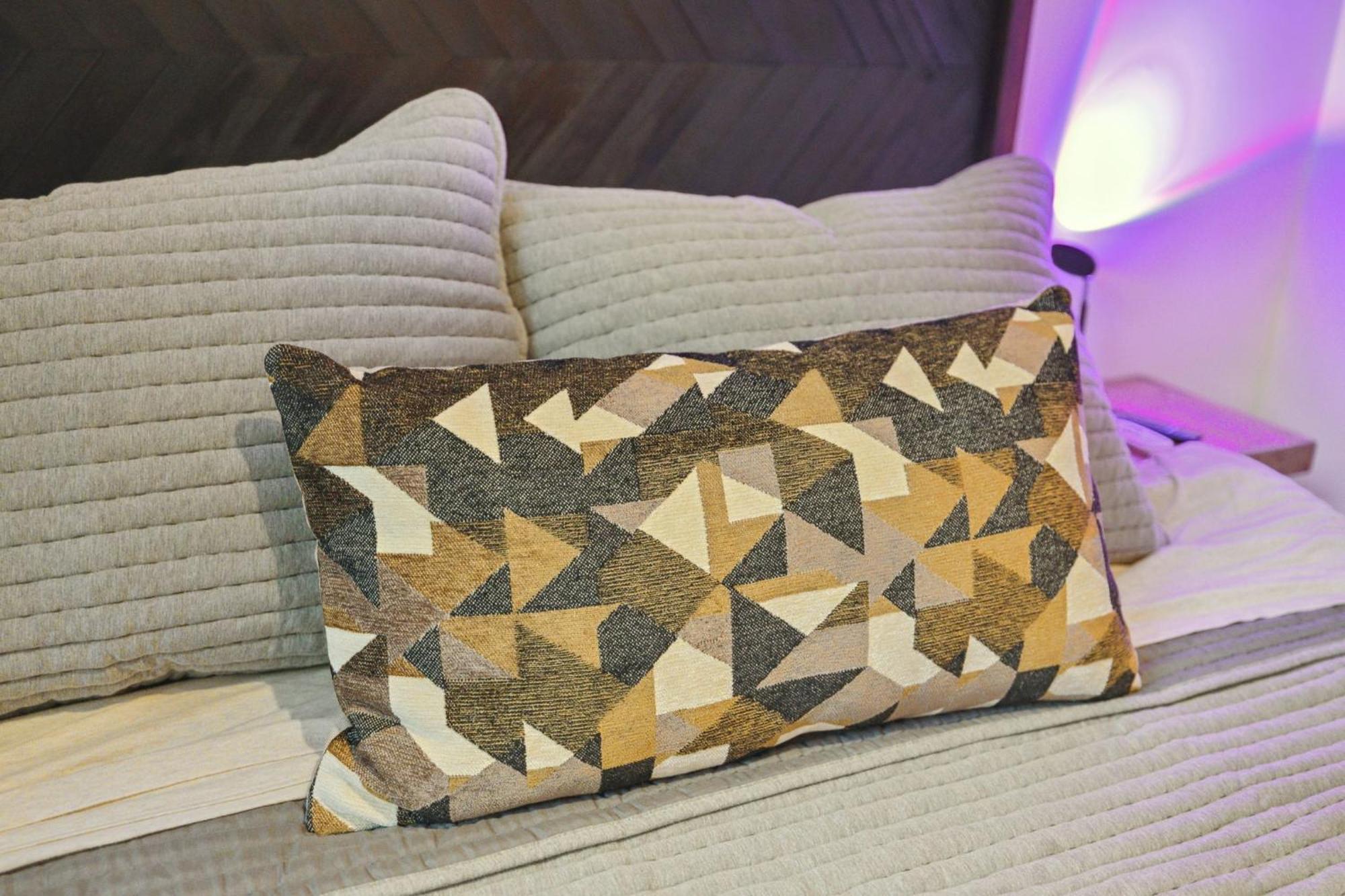 Apartment Vibey Unit In Duplex *