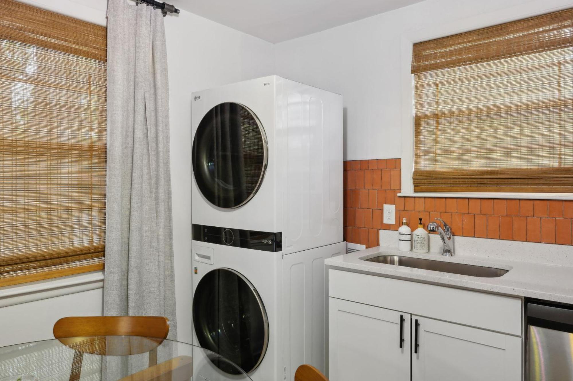 Vibey Unit In Duplex Nashville