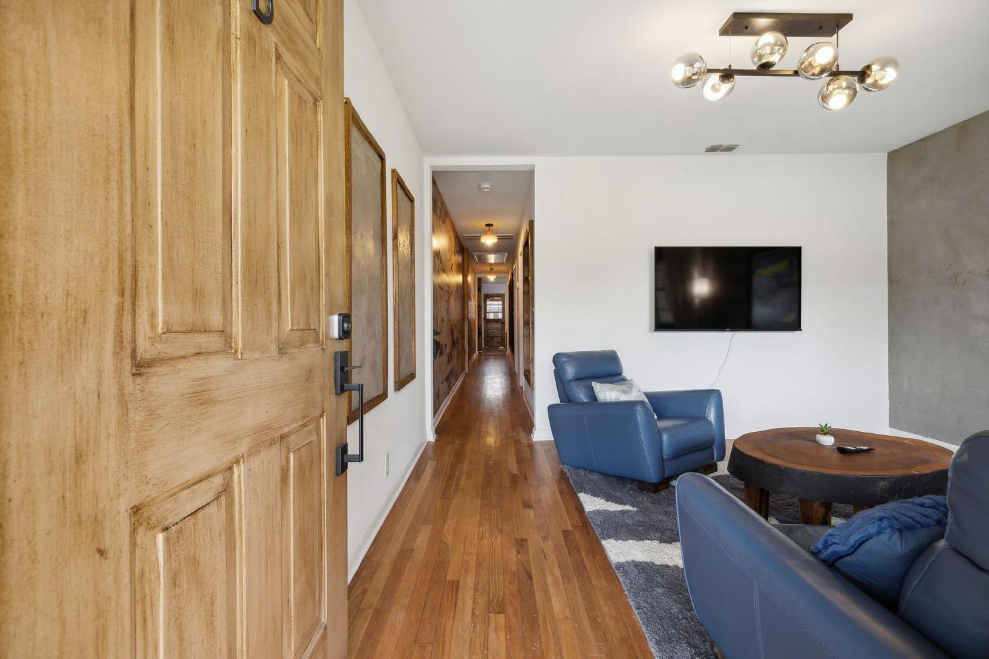 Vibey Unit In Duplex Apartment Nashville