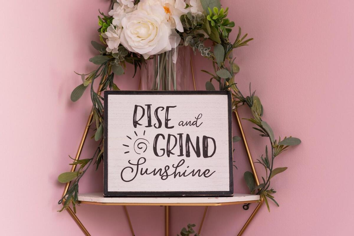 Apartment Unit 105 Stylish With Free Parking And Close To Downtown