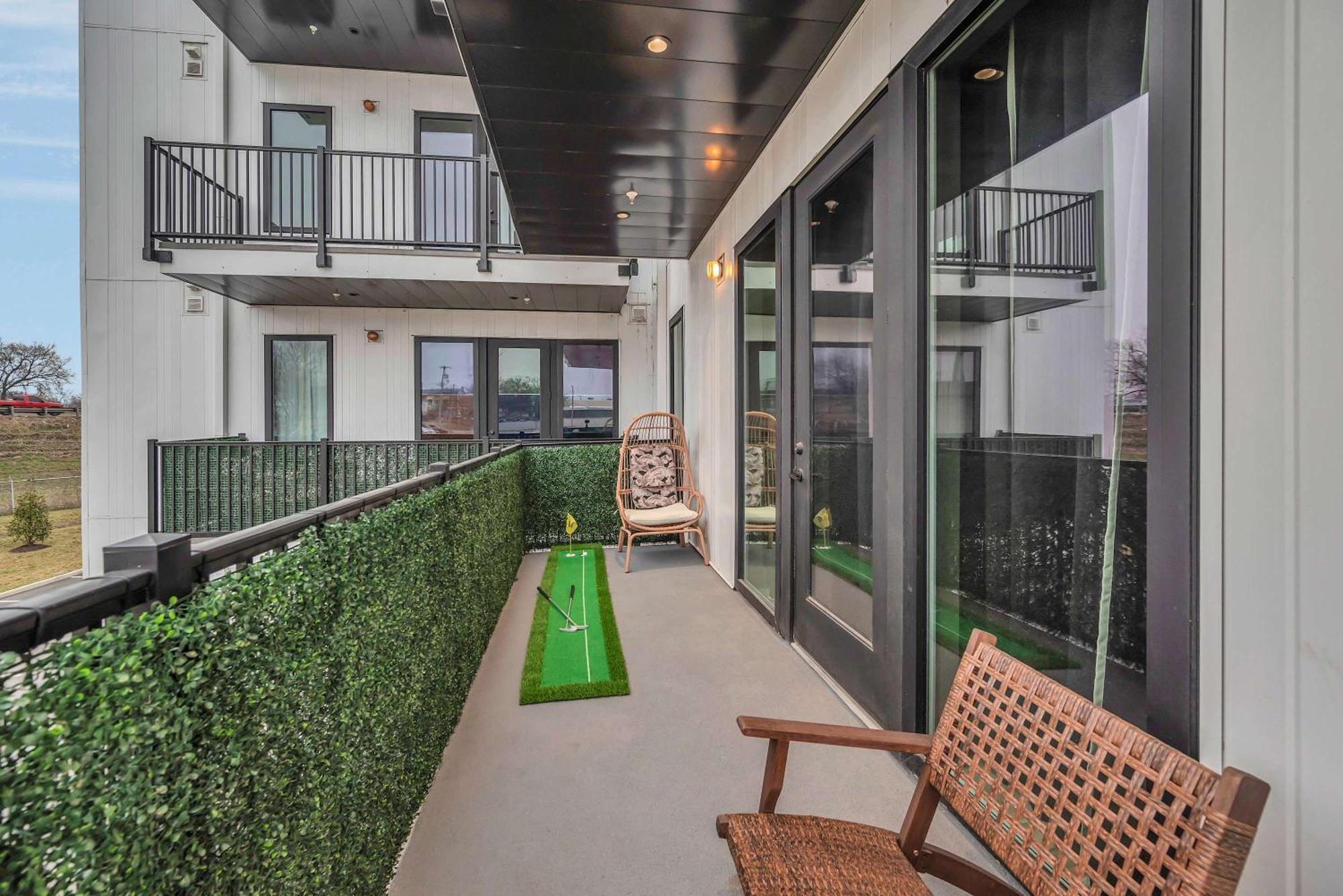 The Lounge Close To Broadway Apartment