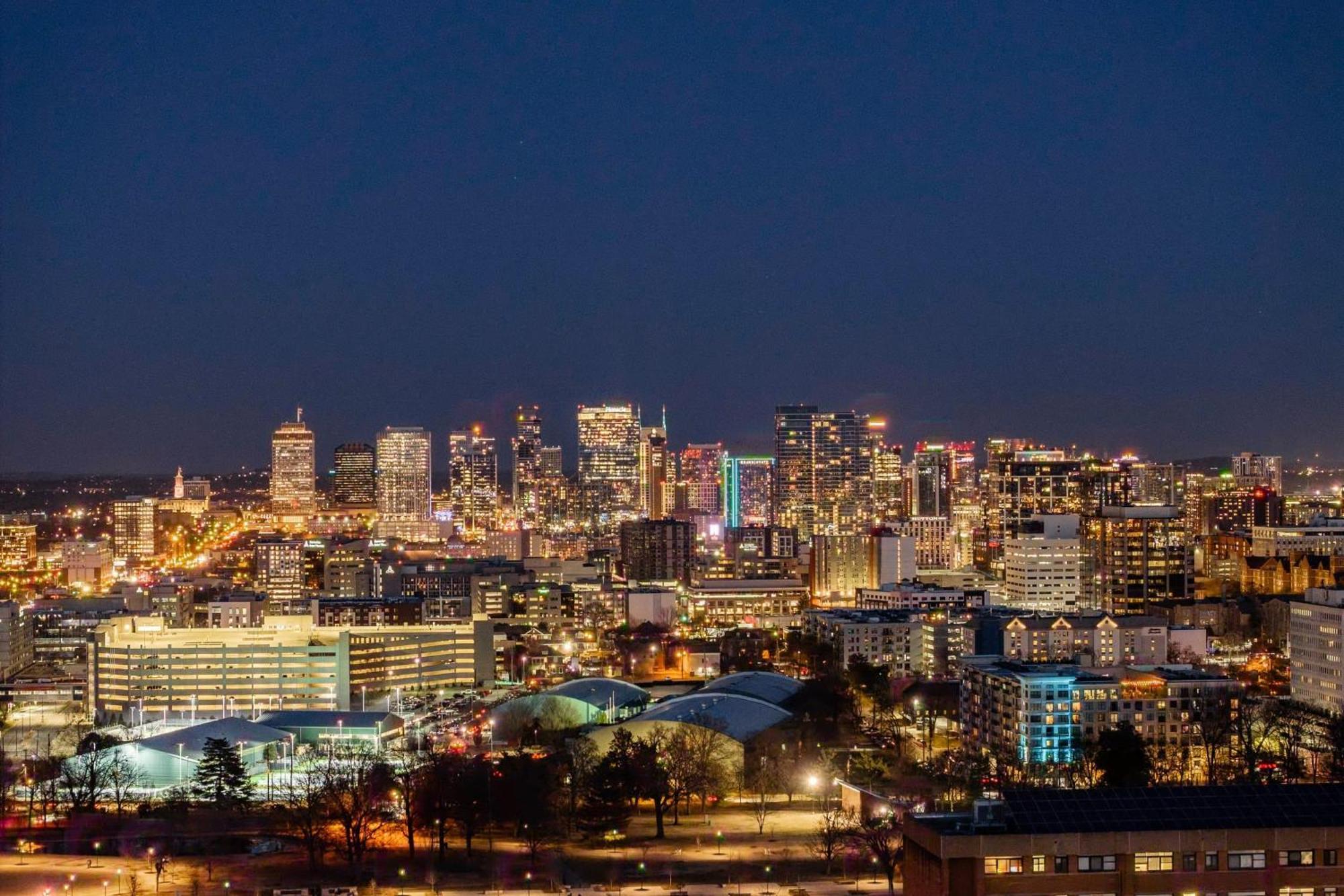 Prime Walkable Midtown Location Pool Gym Outlaws Den By Avantstay Holiday home