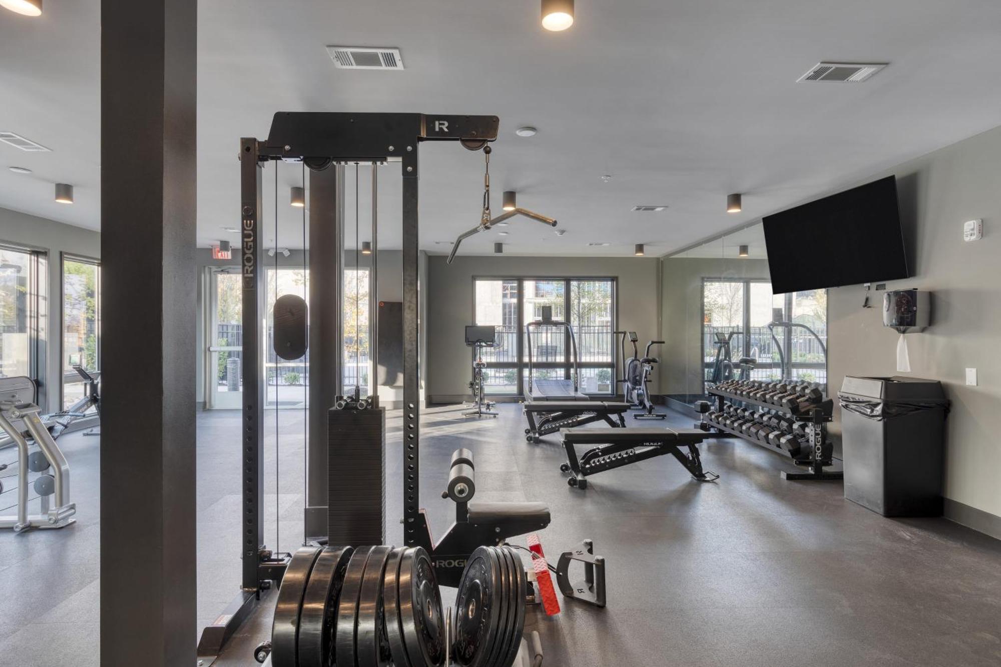 Prime Walkable Midtown Location Pool Gym Outlaws Den By Avantstay *