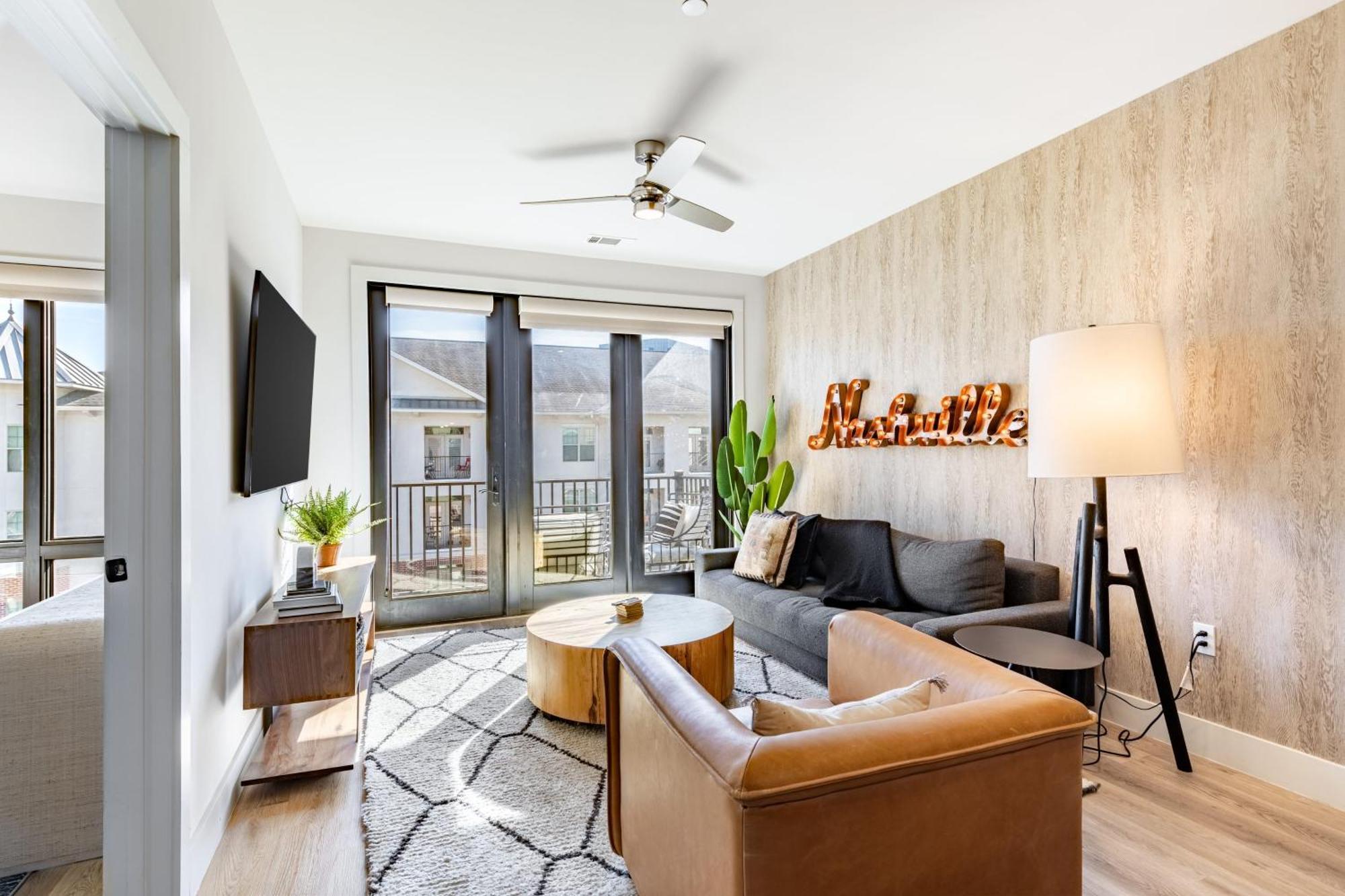 Prime Walkable Midtown Location Pool Gym Outlaws Den By Avantstay