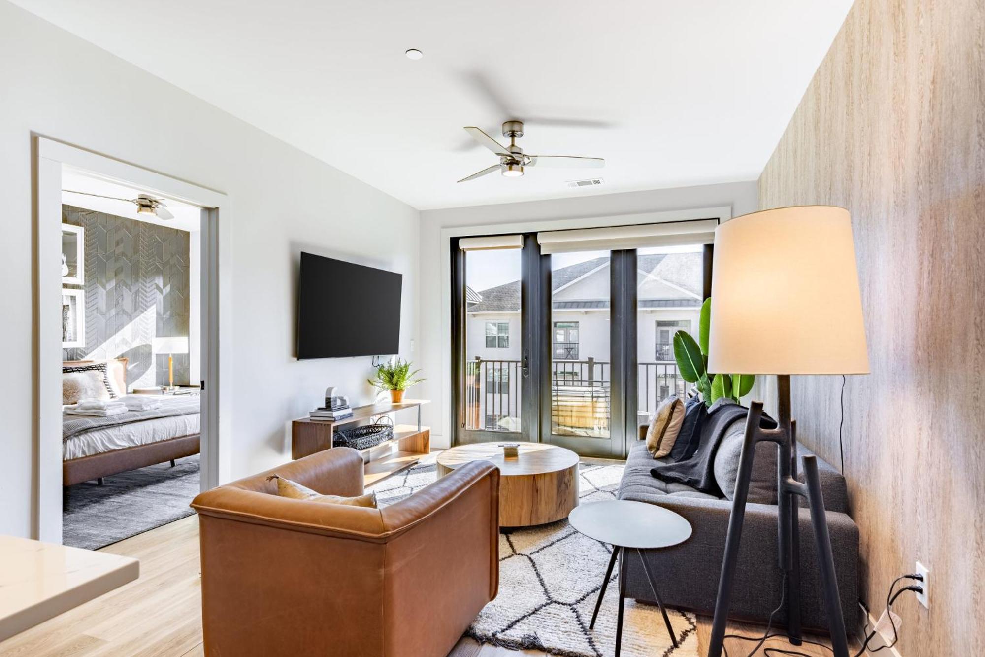 Prime Walkable Midtown Location Pool Gym Outlaws Den By Avantstay *