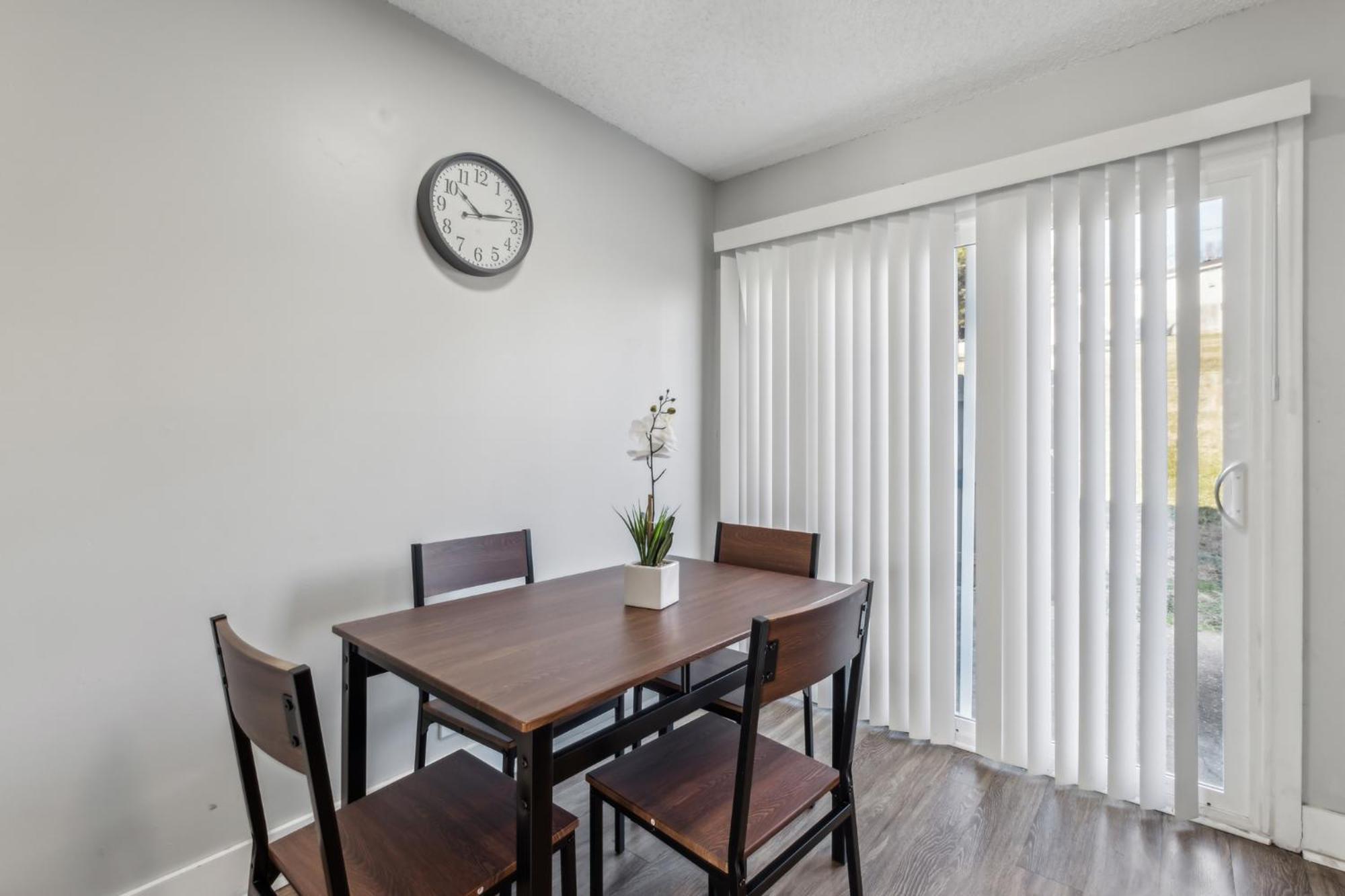 Brentwood S I Cozy & Comfy I 2bd 15 Bth *