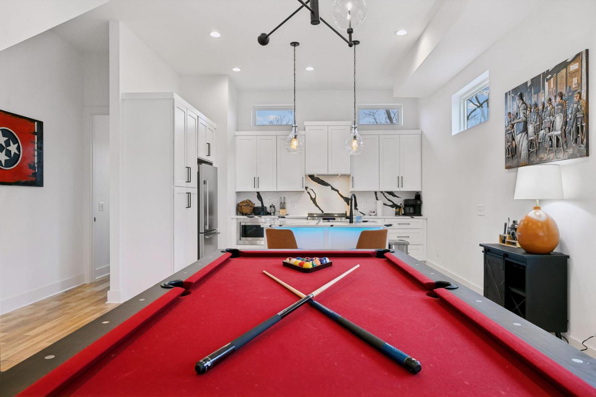 New Modern Multi-level Pooltable & Rooftop *