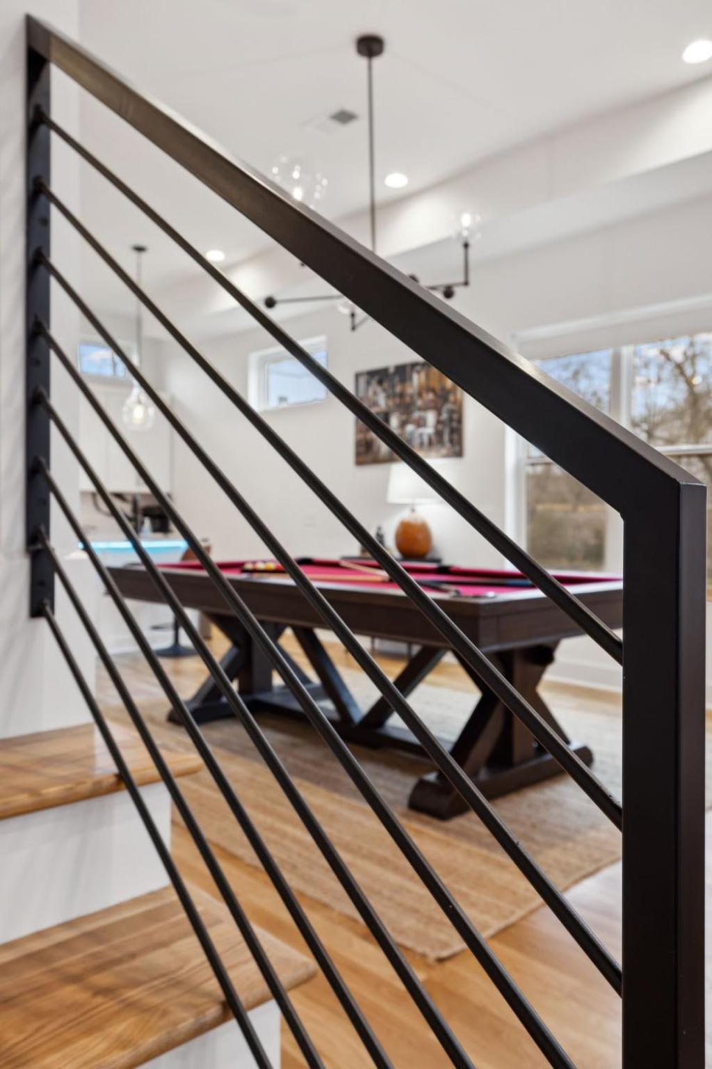 New Modern Multi-level Pooltable & Rooftop *