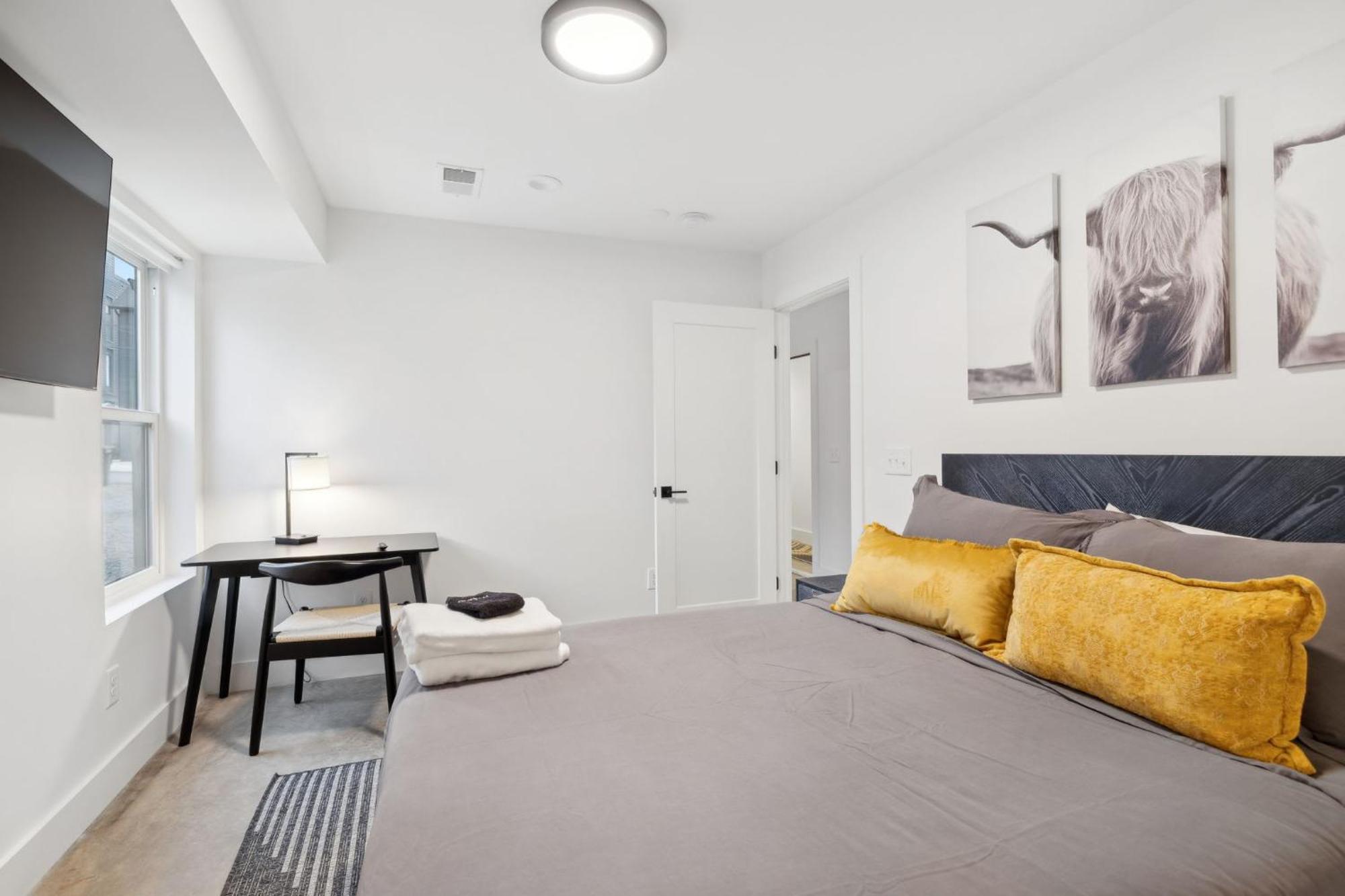 1st Flr Retreat Downtown & Spots *