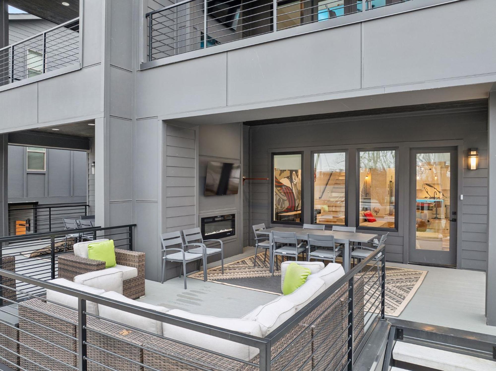 New Modern Multi-level Pooltable & Rooftop Nashville
